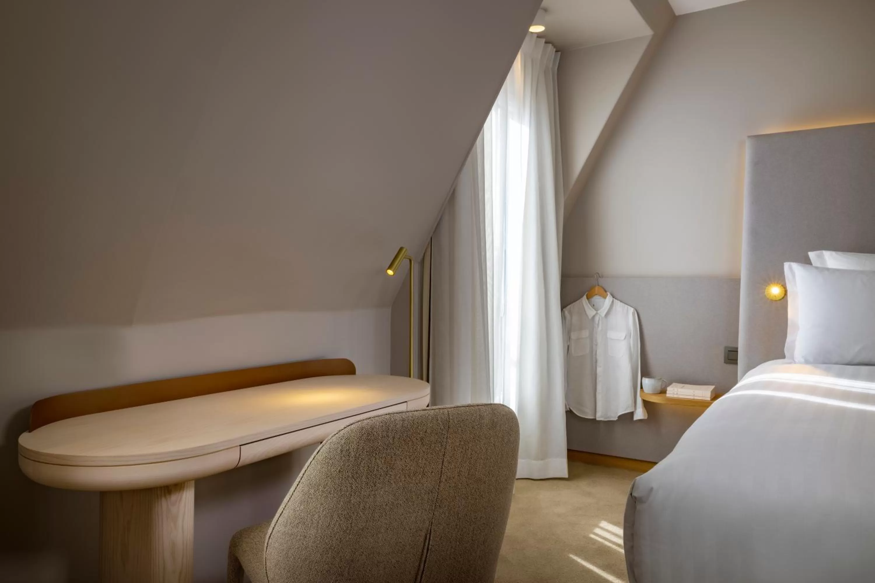 Bedroom, Bed in Hôtel Beige