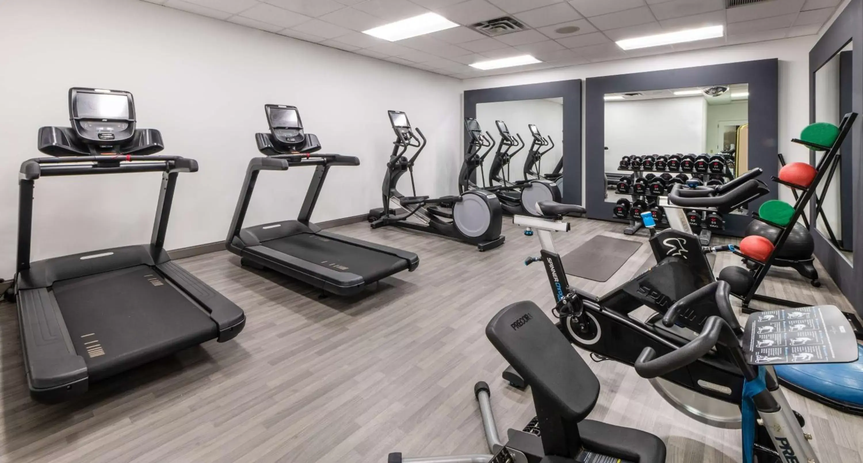 Fitness centre/facilities, Fitness Center/Facilities in DoubleTree by Hilton Newark Penn Station, NJ