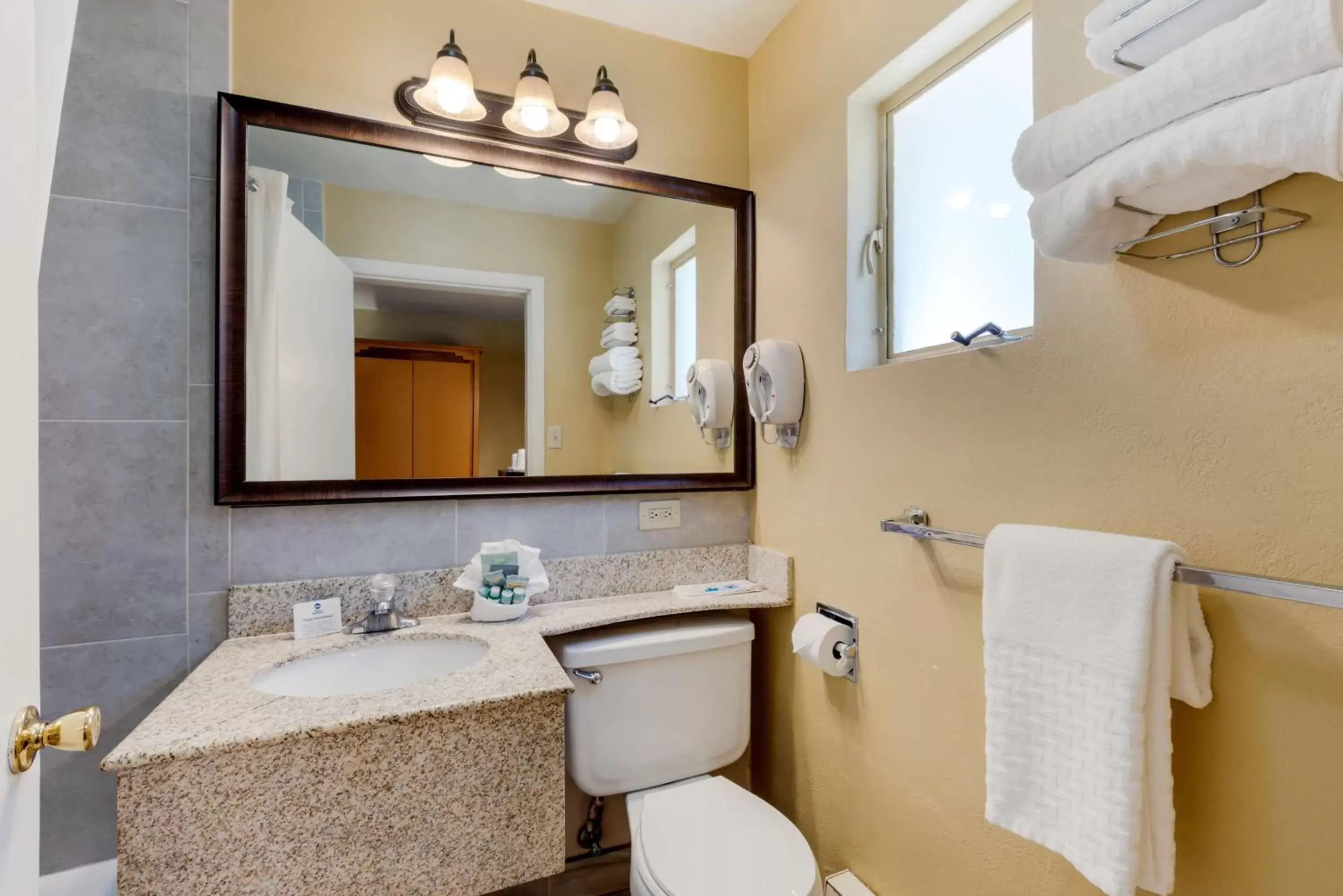 Bathroom in Best Western Turquoise Inn & Suites