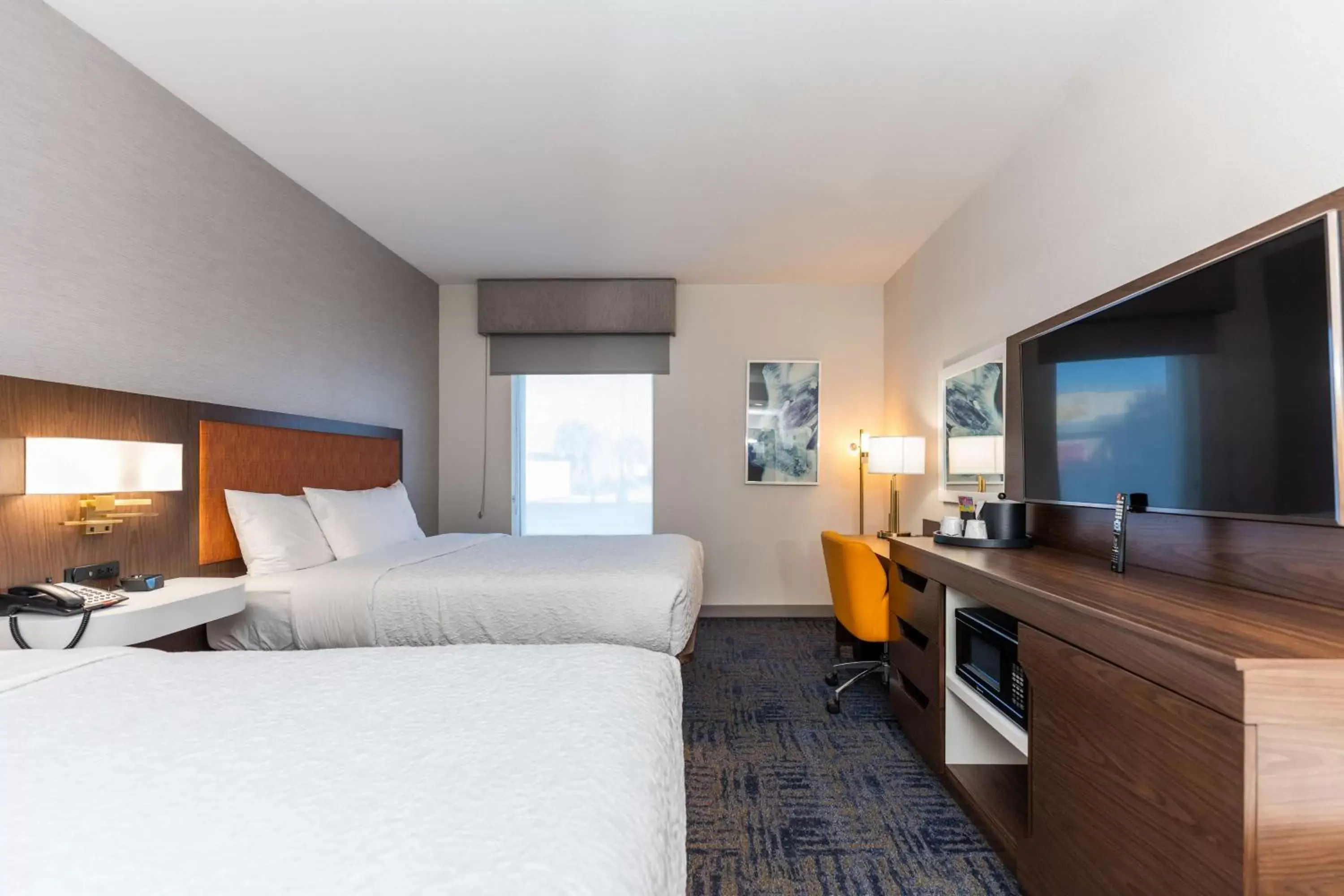 Bedroom, TV/Entertainment Center in Hampton Inn & Suites Sugar Land, Tx