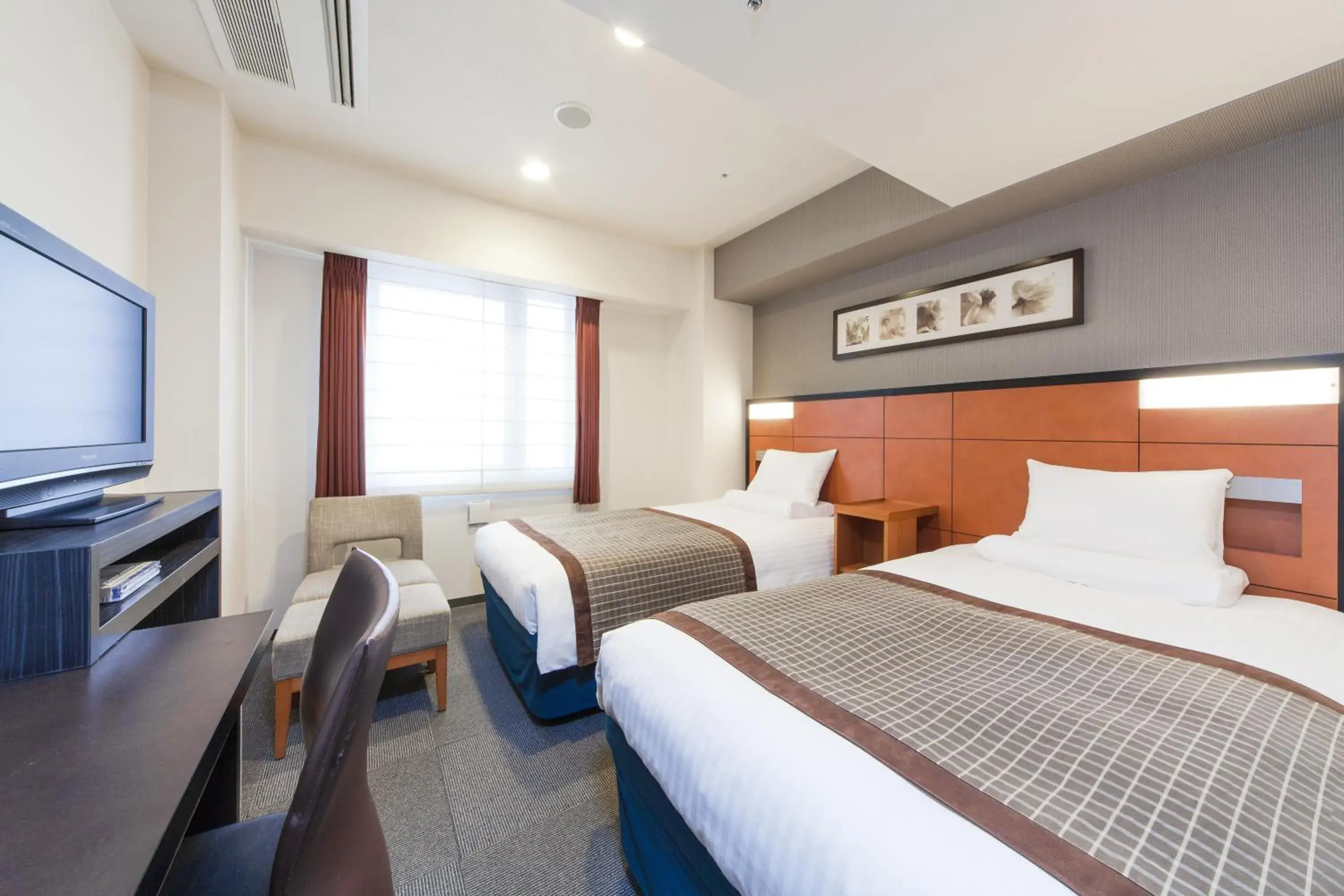 Spring, Bed in HOTEL MYSTAYS Sakaisuji Honmachi Spring, Bed in HOTEL MYSTAYS Sakaisuji Honmachi