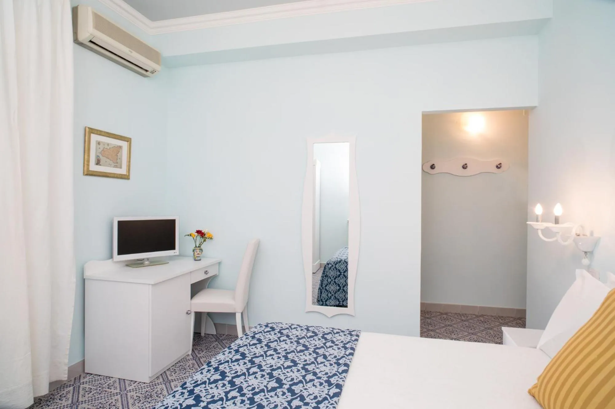 Bedroom, Bed in Hotel Villa Nefele