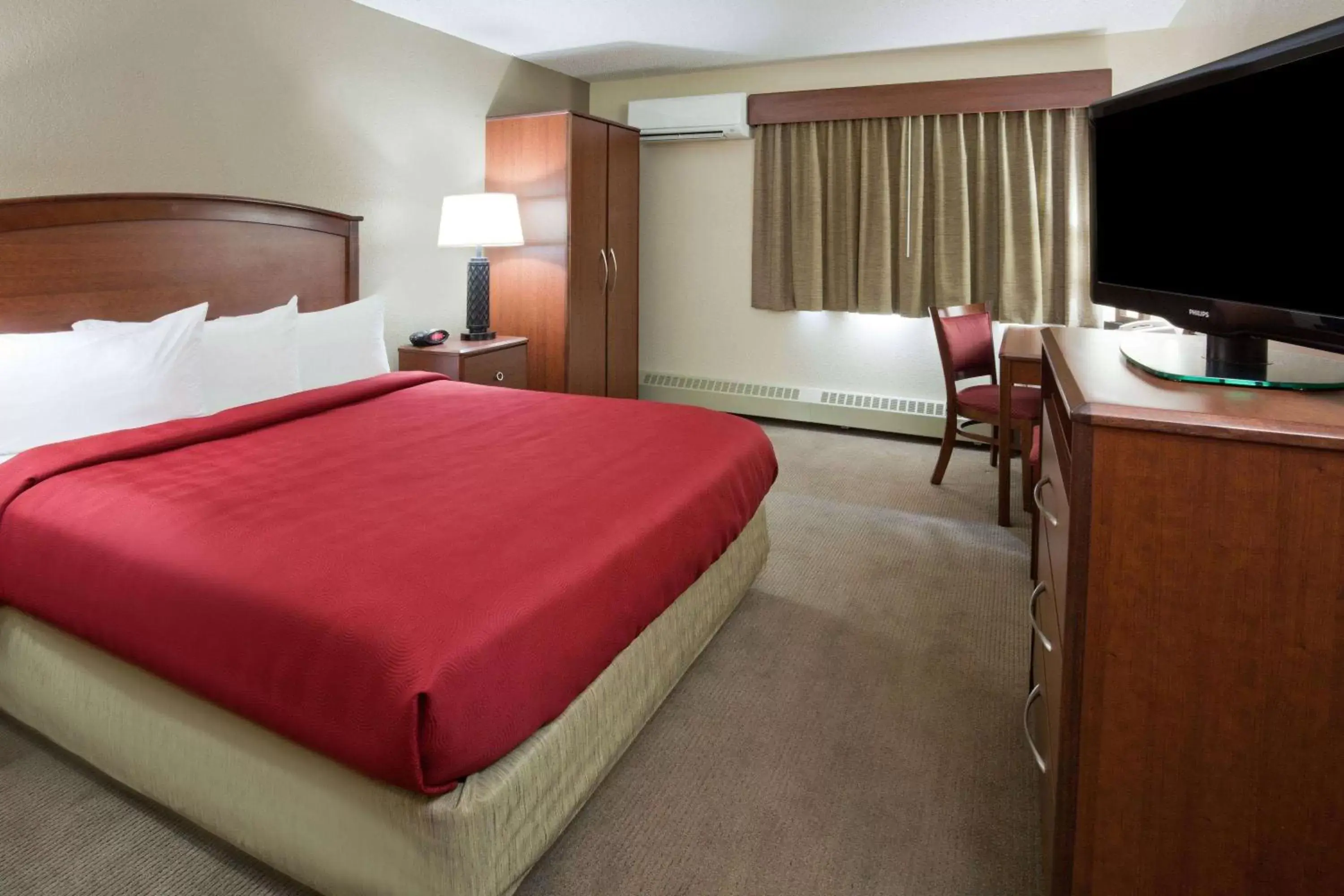 Photo of the whole room, Bed in AmericInn by Wyndham Roseau