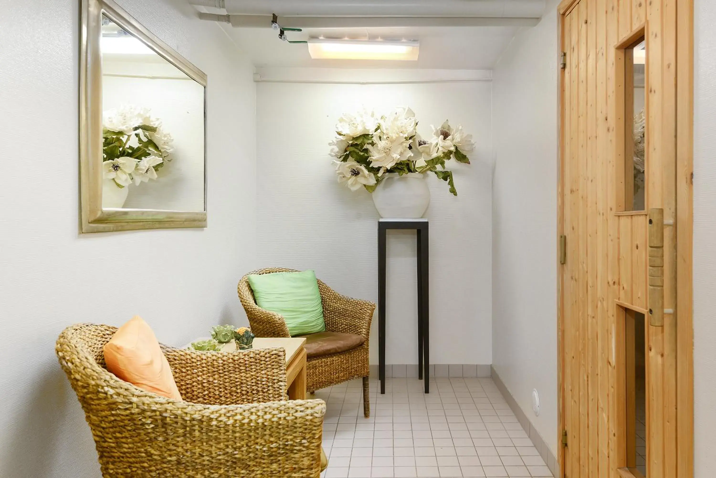 Sauna, Seating Area in Maude´s Hotel Enskede Stockholm