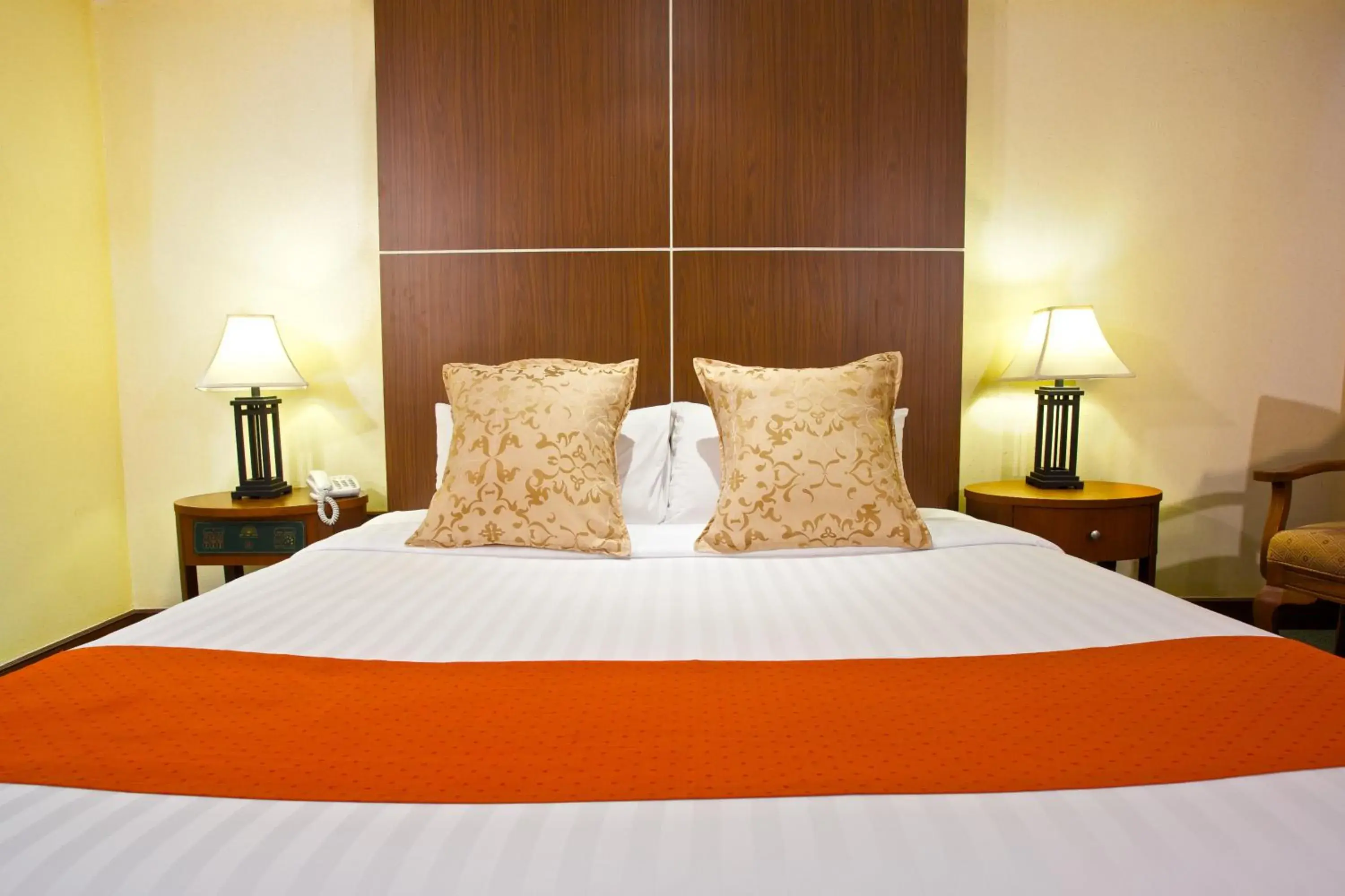 Bed in King Park Avenue Hotel