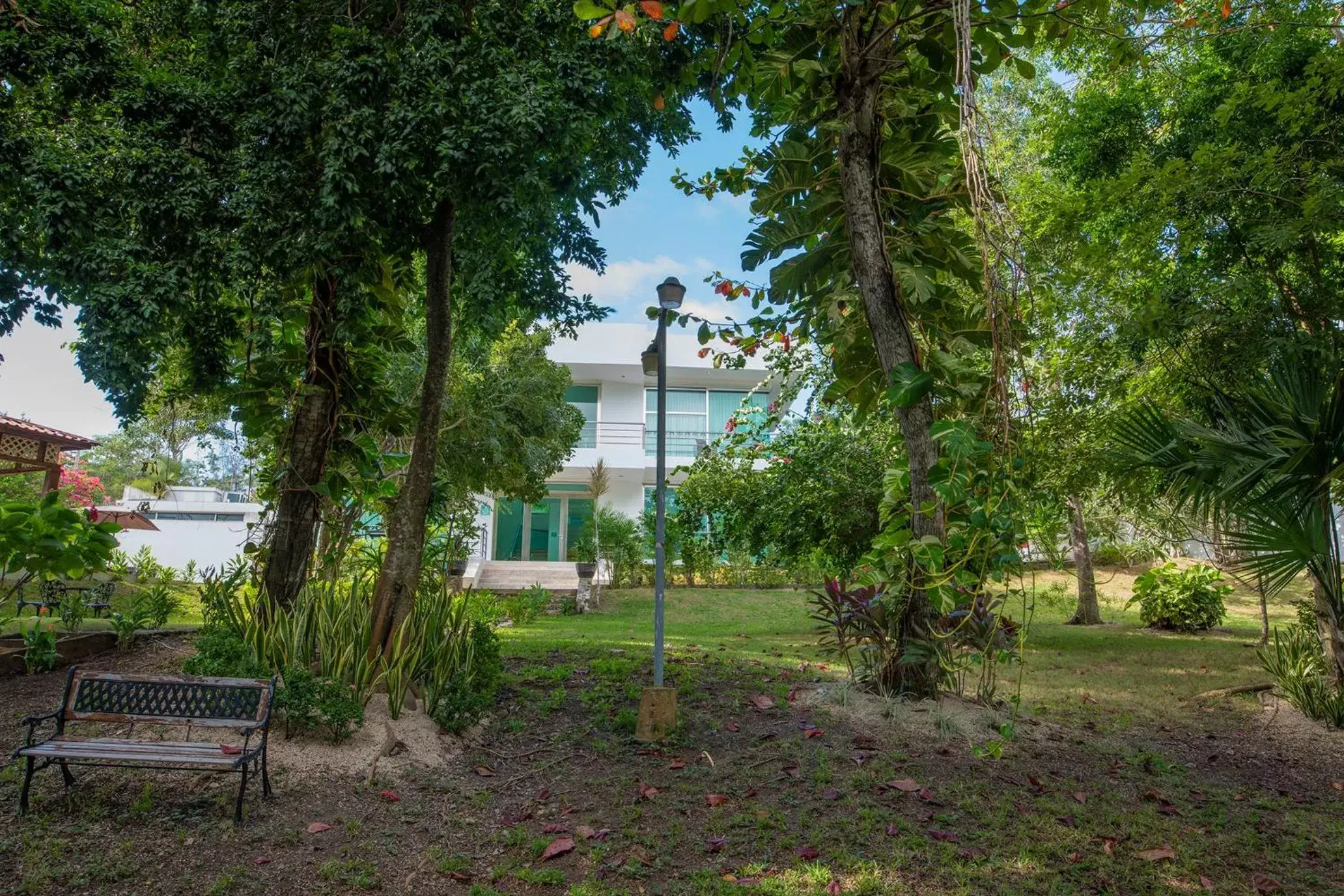 Garden in Casa Aakal Lagoon Front