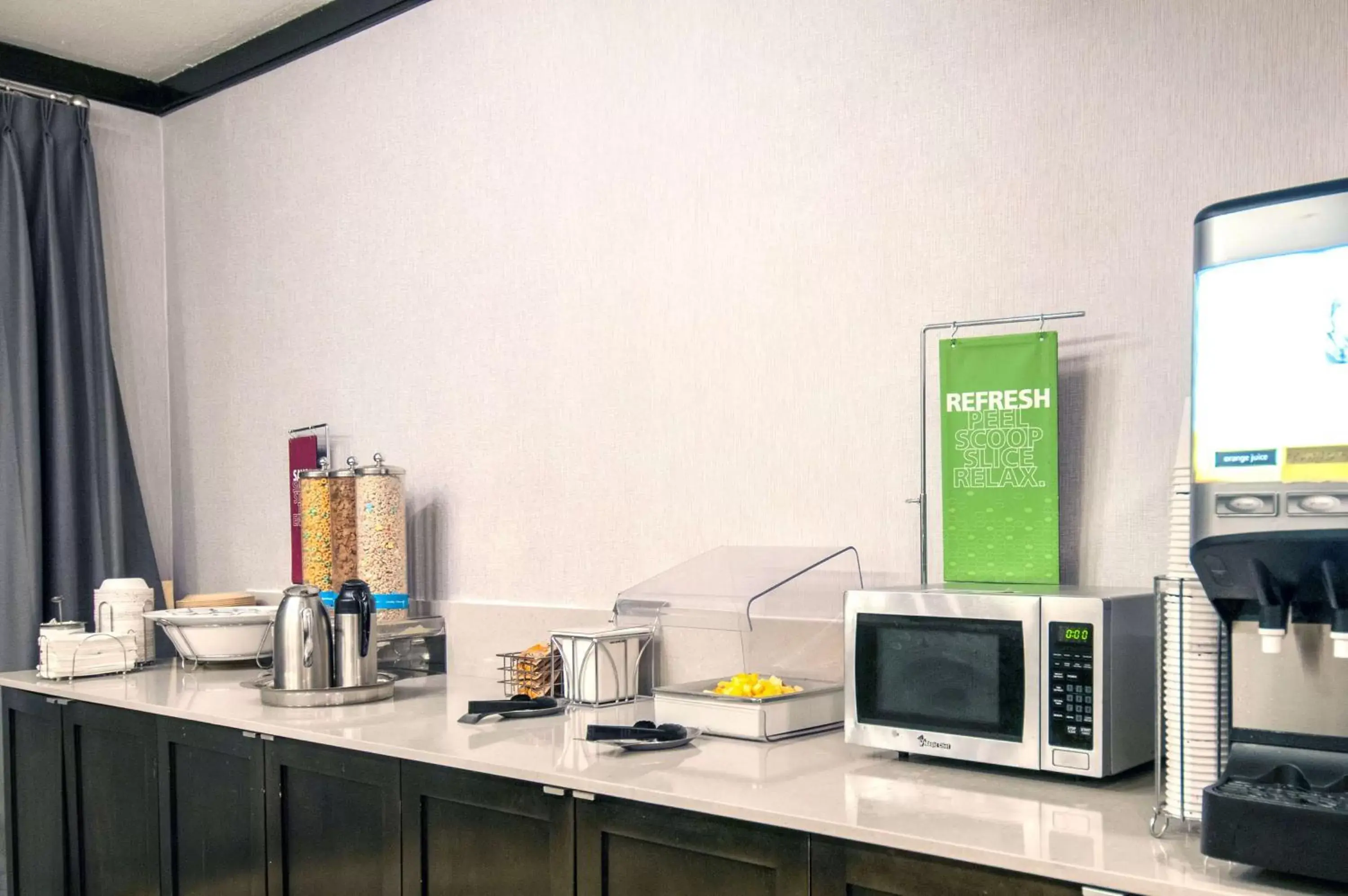 Dining area, Kitchen/Kitchenette in Hampton Inn Shreveport/Bossier City