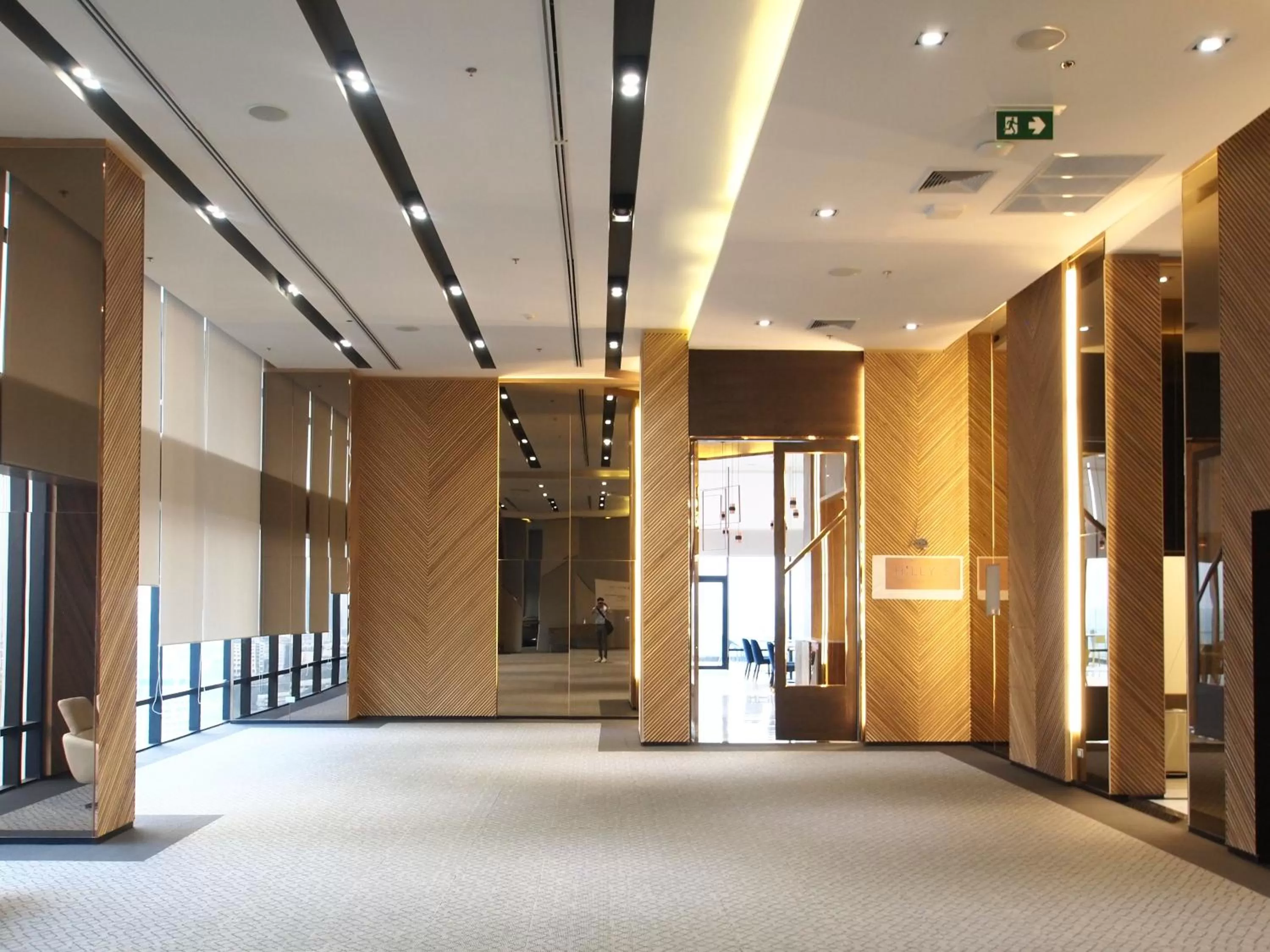 Meeting/conference room in The Quarter Ari by UHG