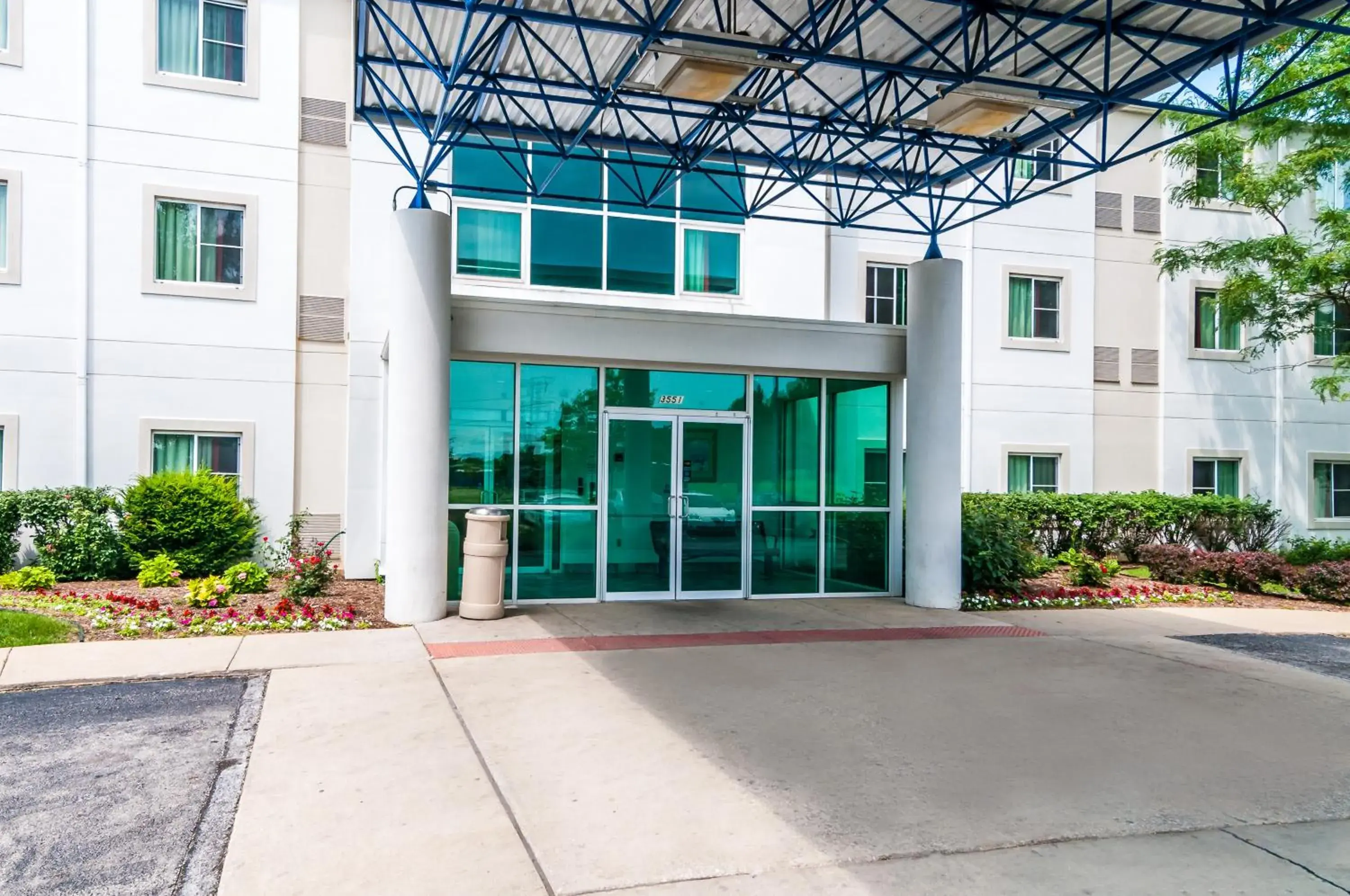 Facade/entrance, Property Building in Motel 6 Joliet, IL - Chicago - I-55