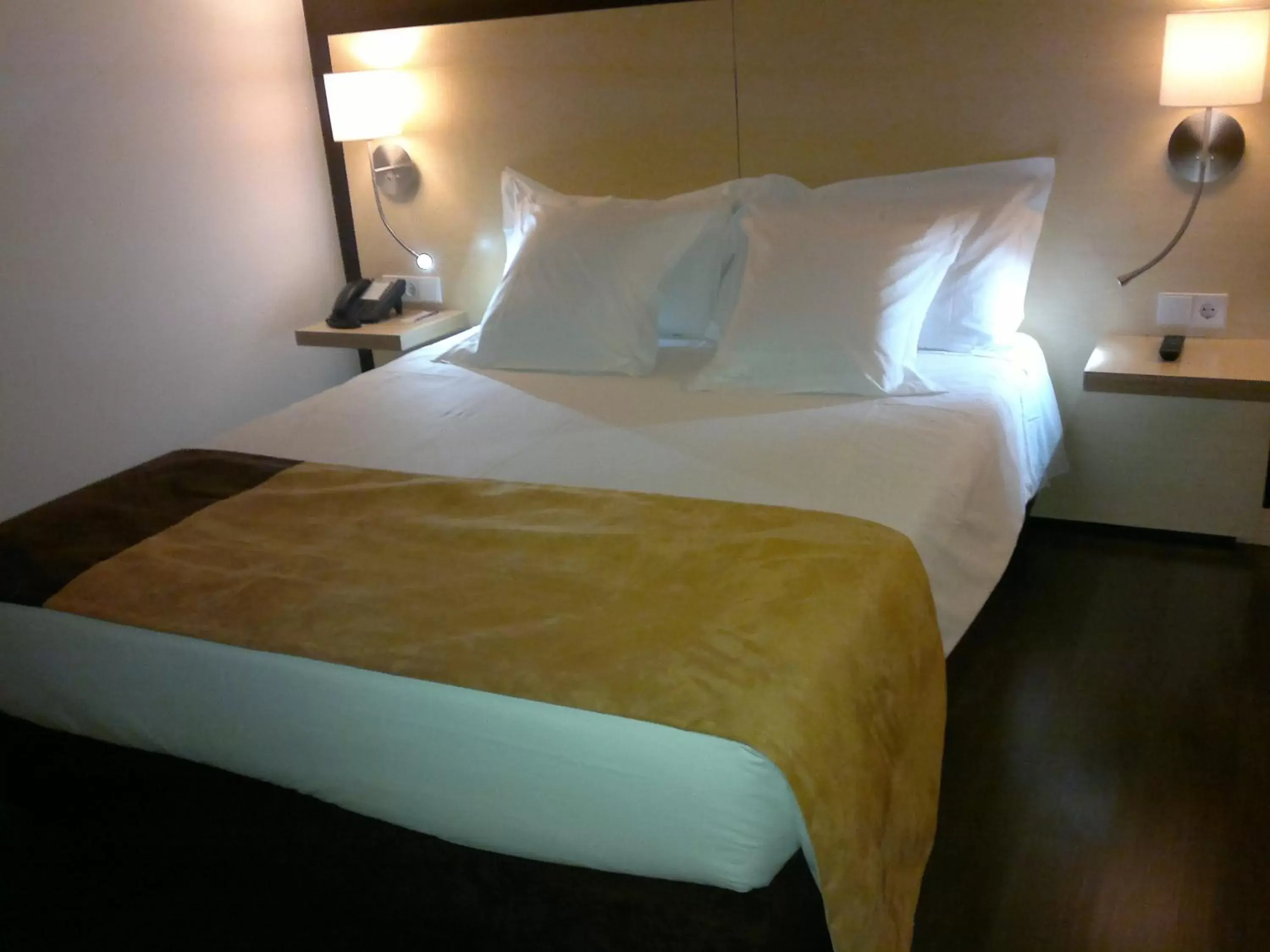 Standard Double Room - Non-Smoking in Hotel Mercure Braga Centro Standard Double Room - Non-Smoking in Hotel Mercure Braga Centro