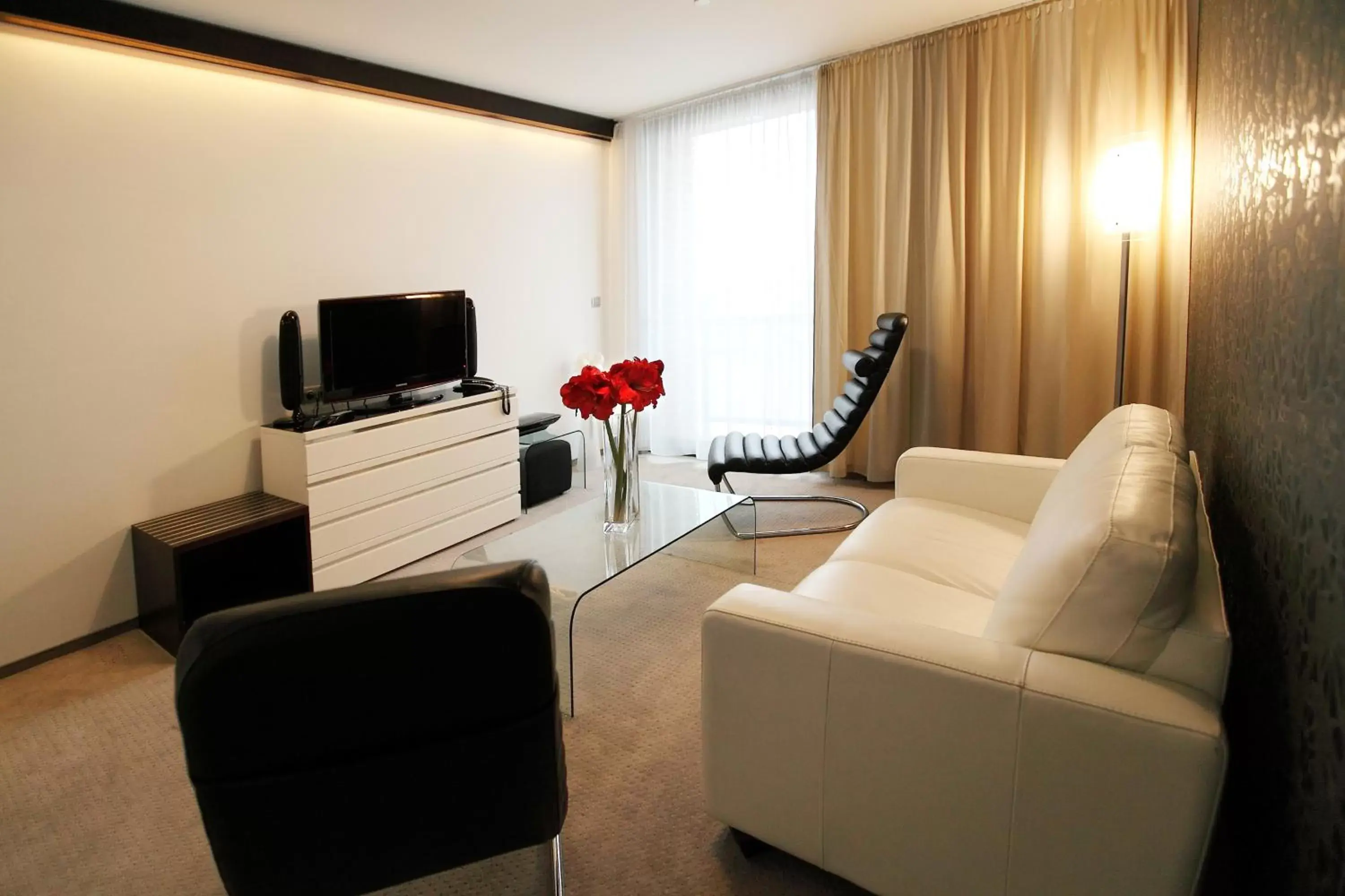 Family Suite Exclusive with free Pool and Fitness - single occupancy in Hotel Dolphin - Adult friendly Family Suite Exclusive with free Pool and Fitness - single occupancy in Hotel Dolphin - Adult friendly