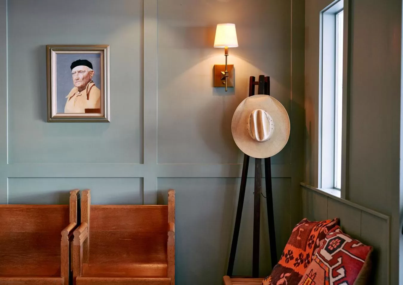 Restaurant/places to eat in Shady Villa Hotel