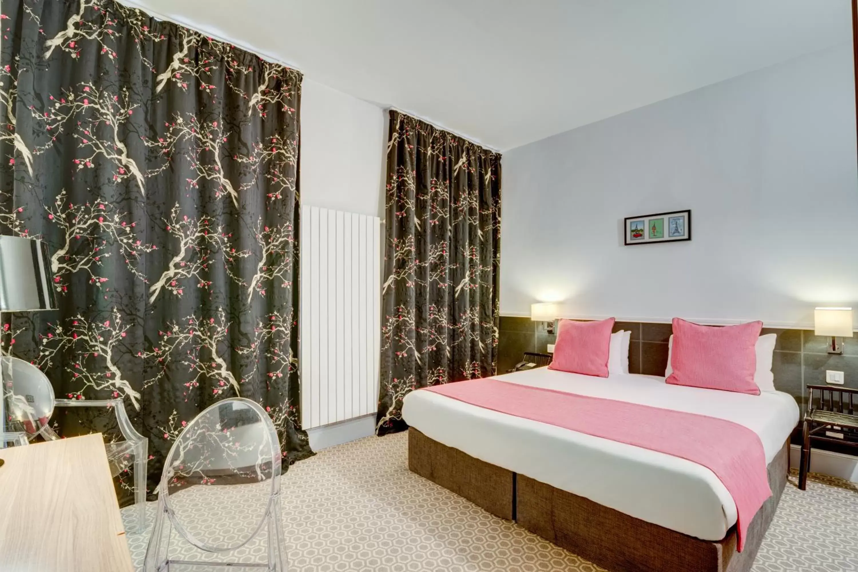 Bedroom, Bed in Hotel Caumartin Opéra - Astotel