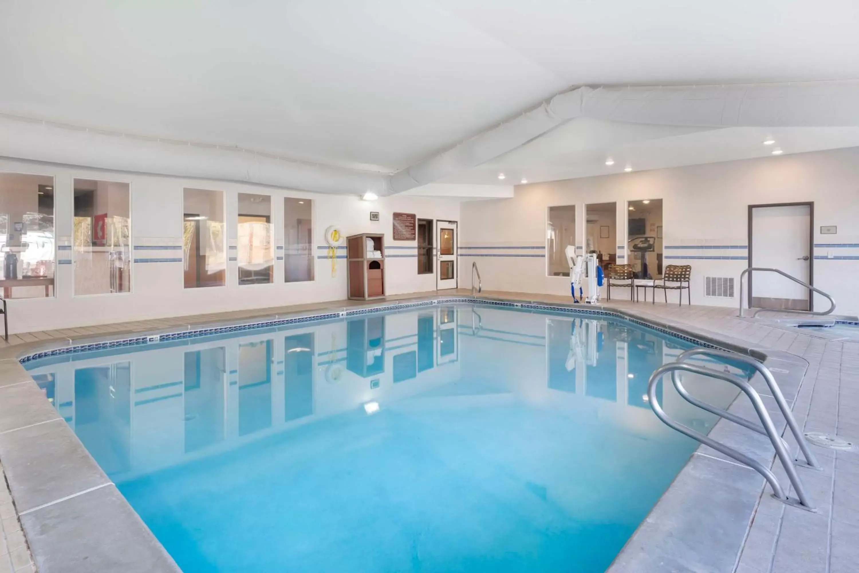 Pool view, Swimming Pool in Best Western Wheatland Inn