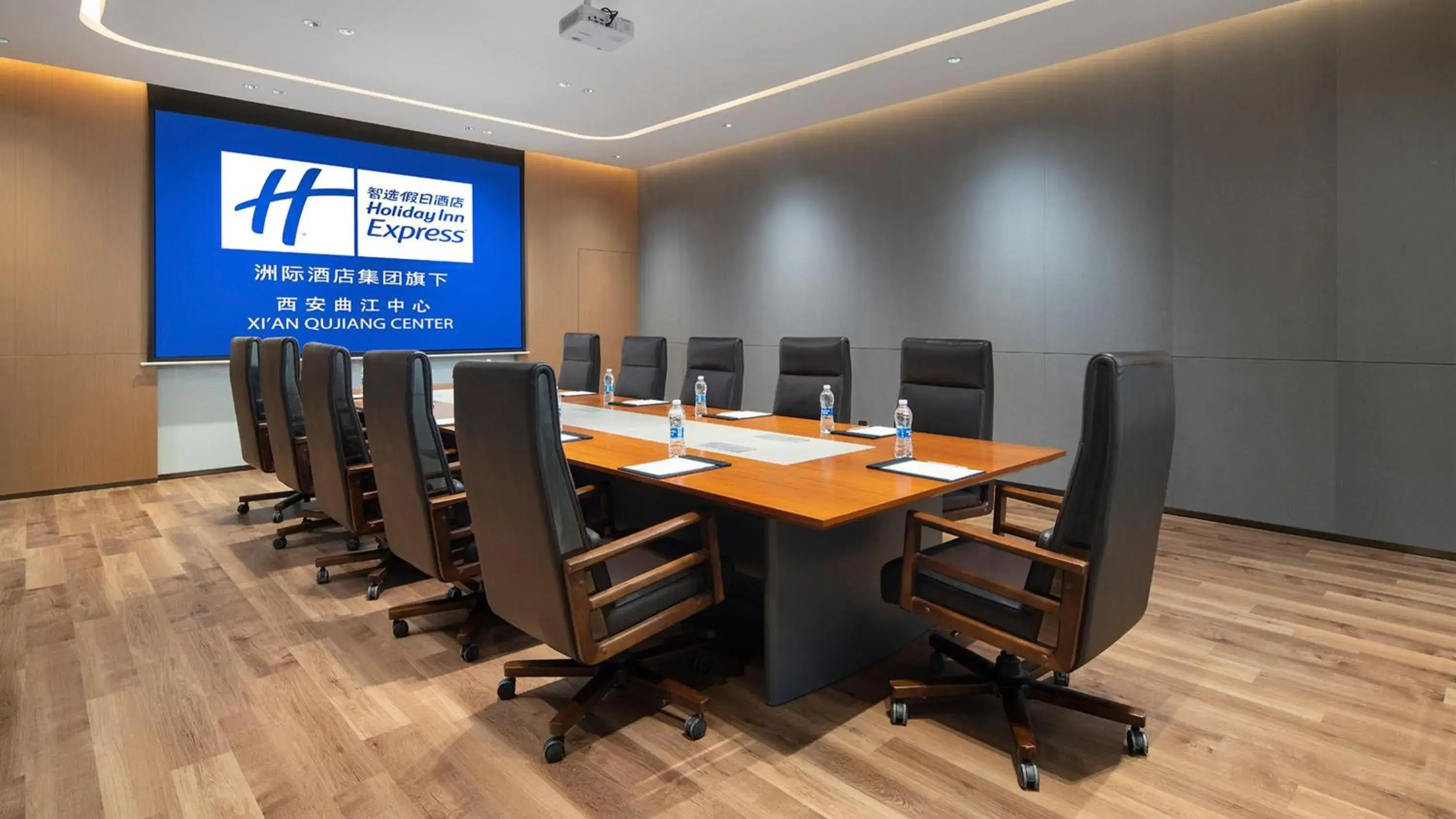 Meeting/conference room in Holiday Inn Express Xi'an Qujiang Center, an IHG Hotel