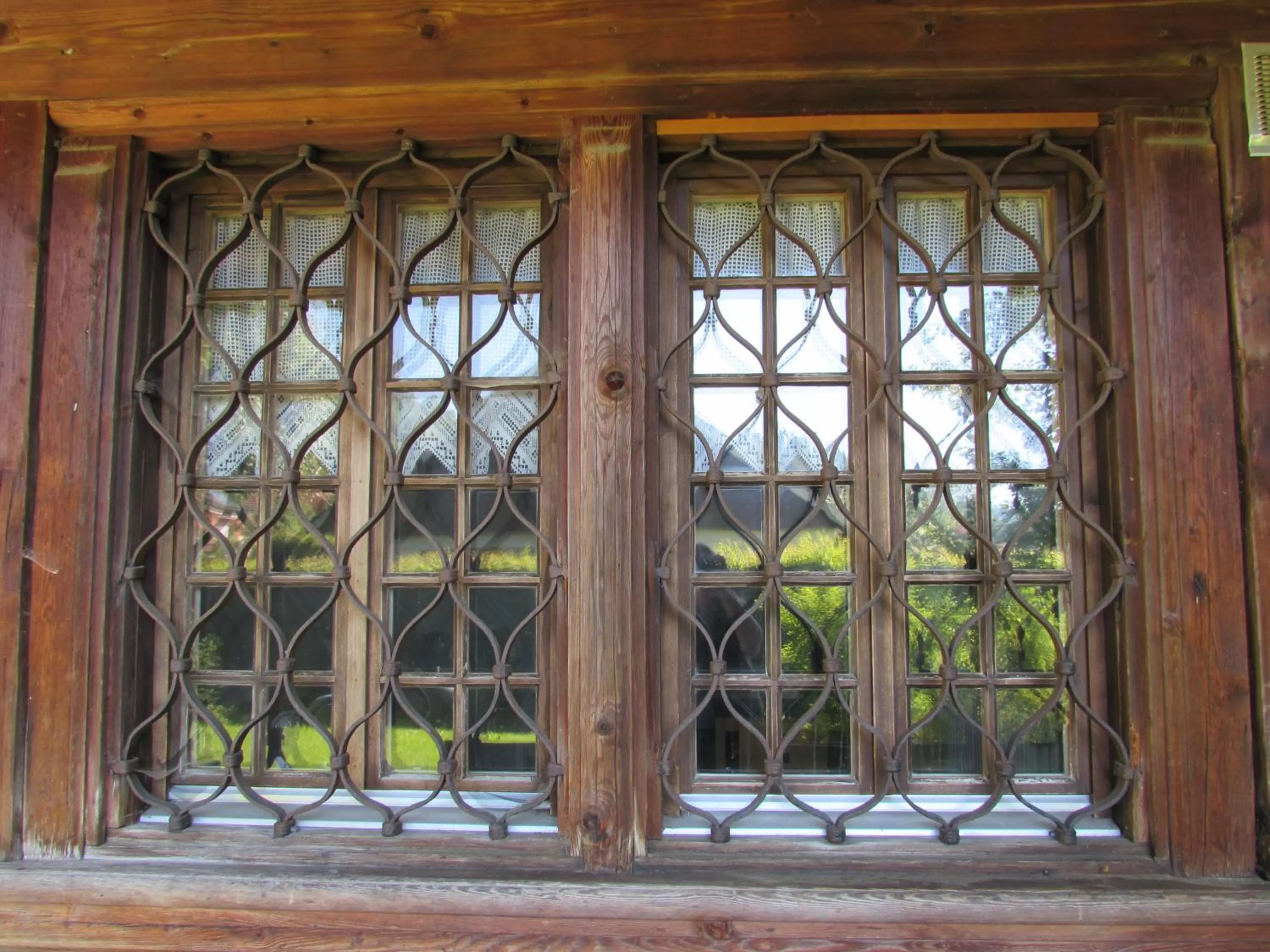 Decorative detail in Emme Lodge