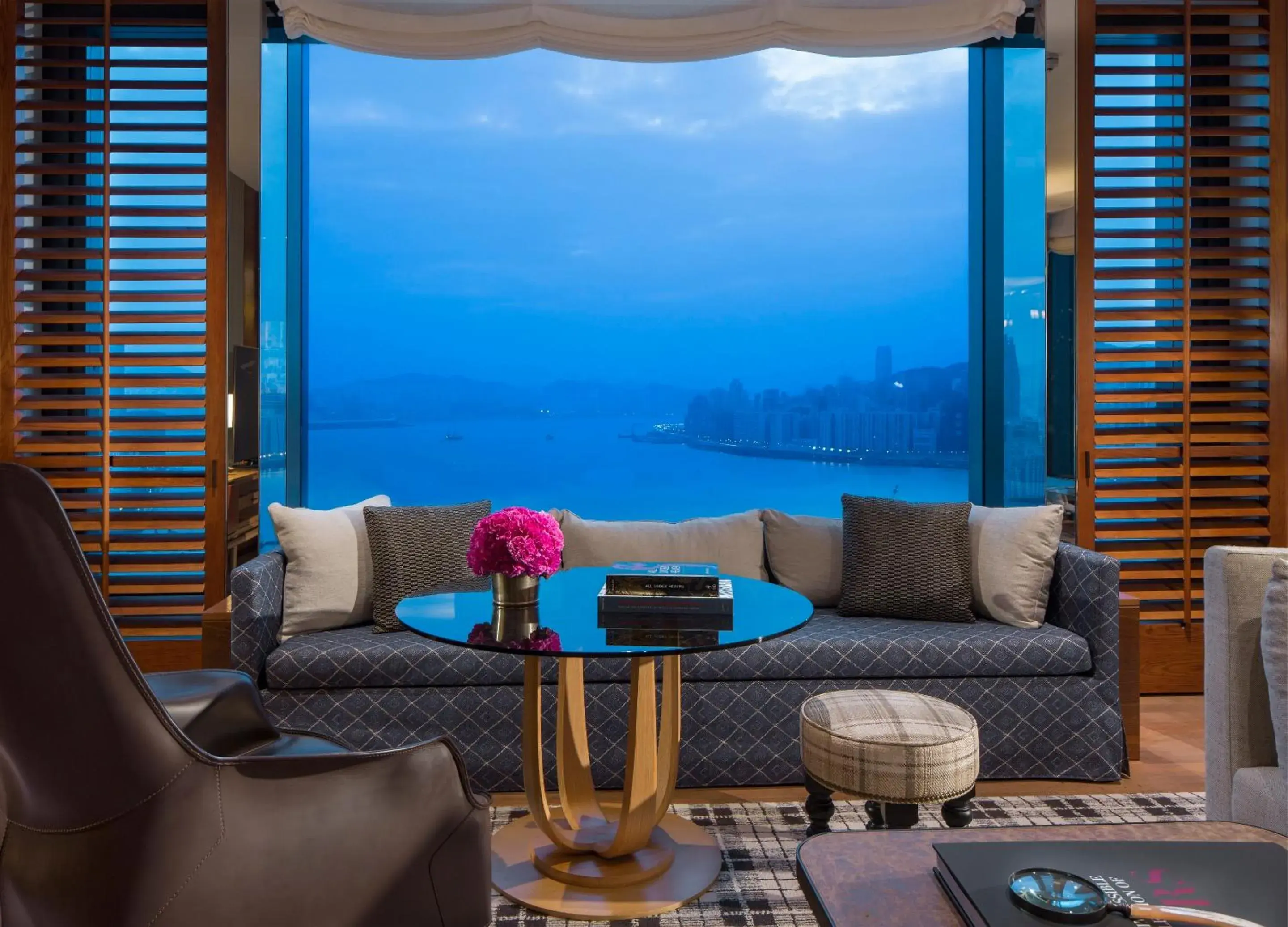 Living room, Seating Area in Rosewood Hong Kong