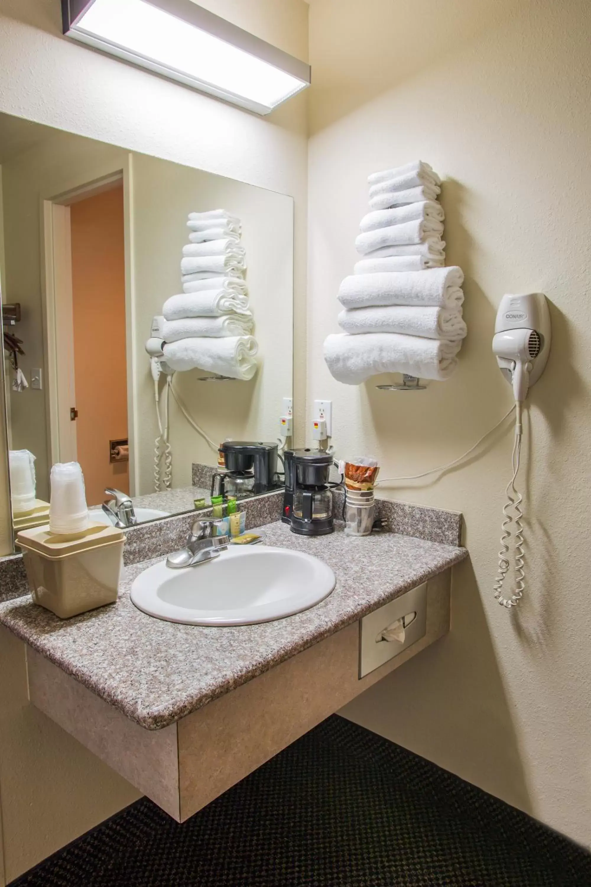 Bathroom in Cedars Inn