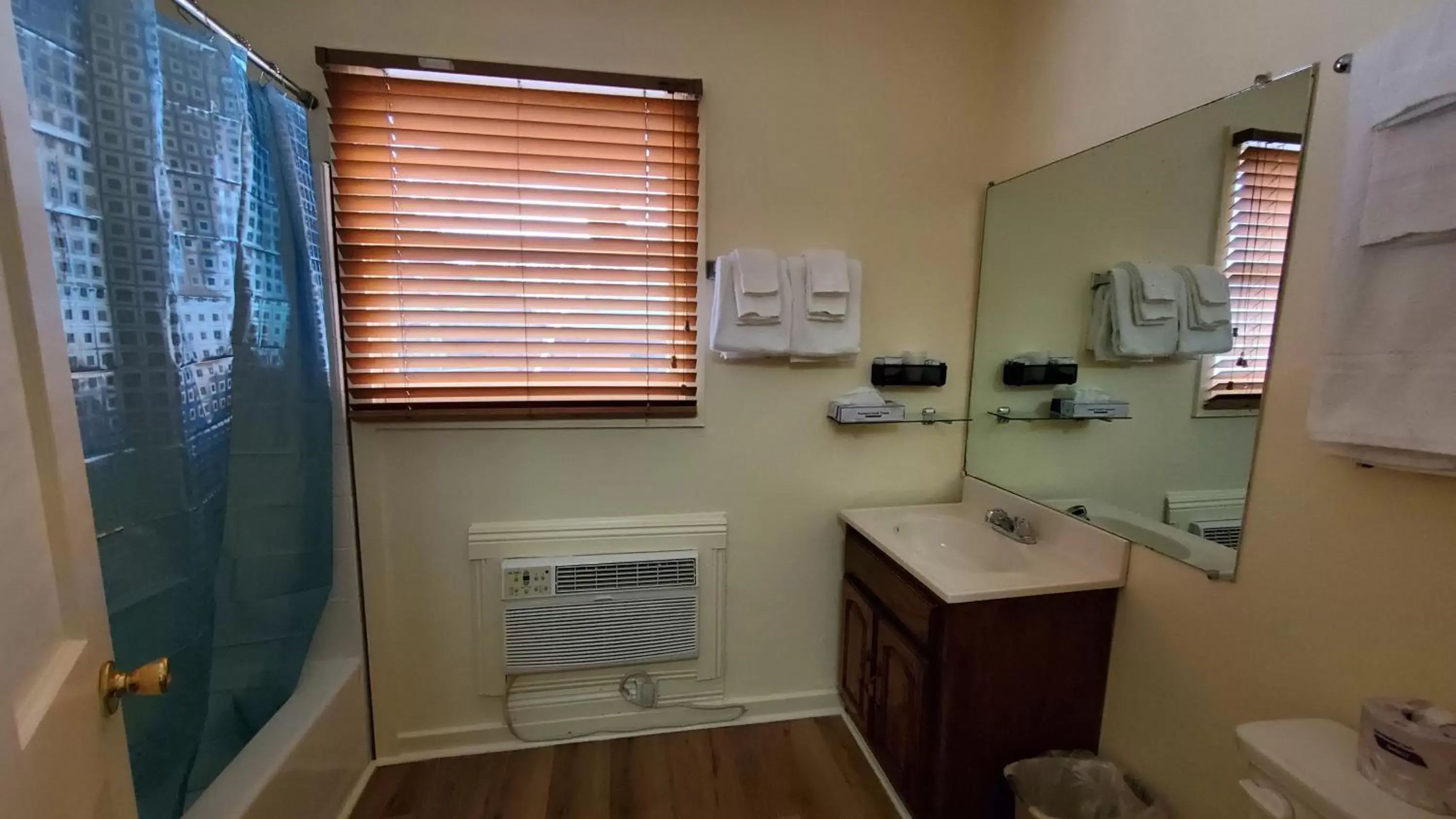 Bathroom in Kernville Inn