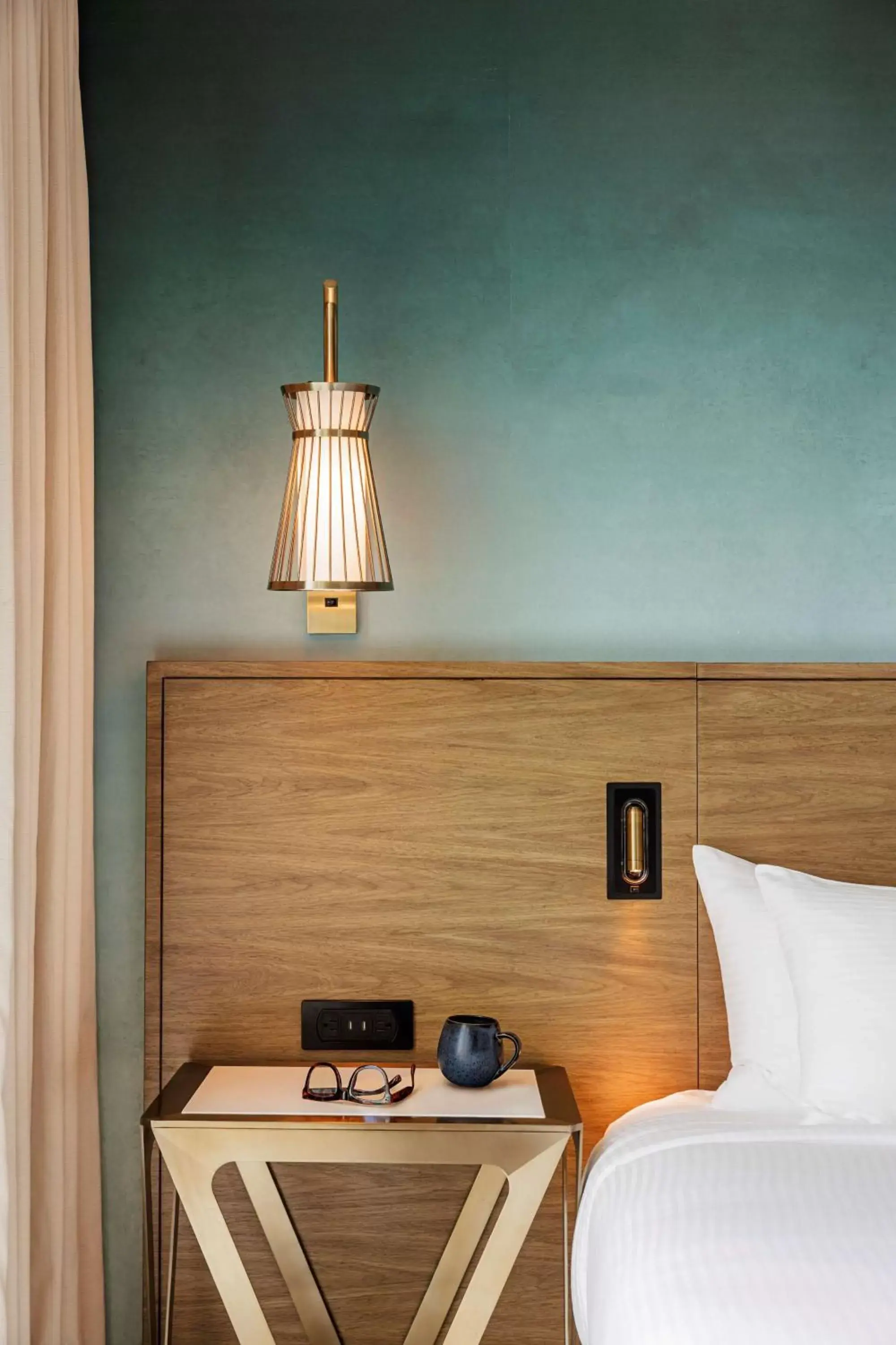 Bed in Carte Hotel San Diego Downtown, Curio Collection By Hilton Bed in Carte Hotel San Diego Downtown, Curio Collection By Hilton