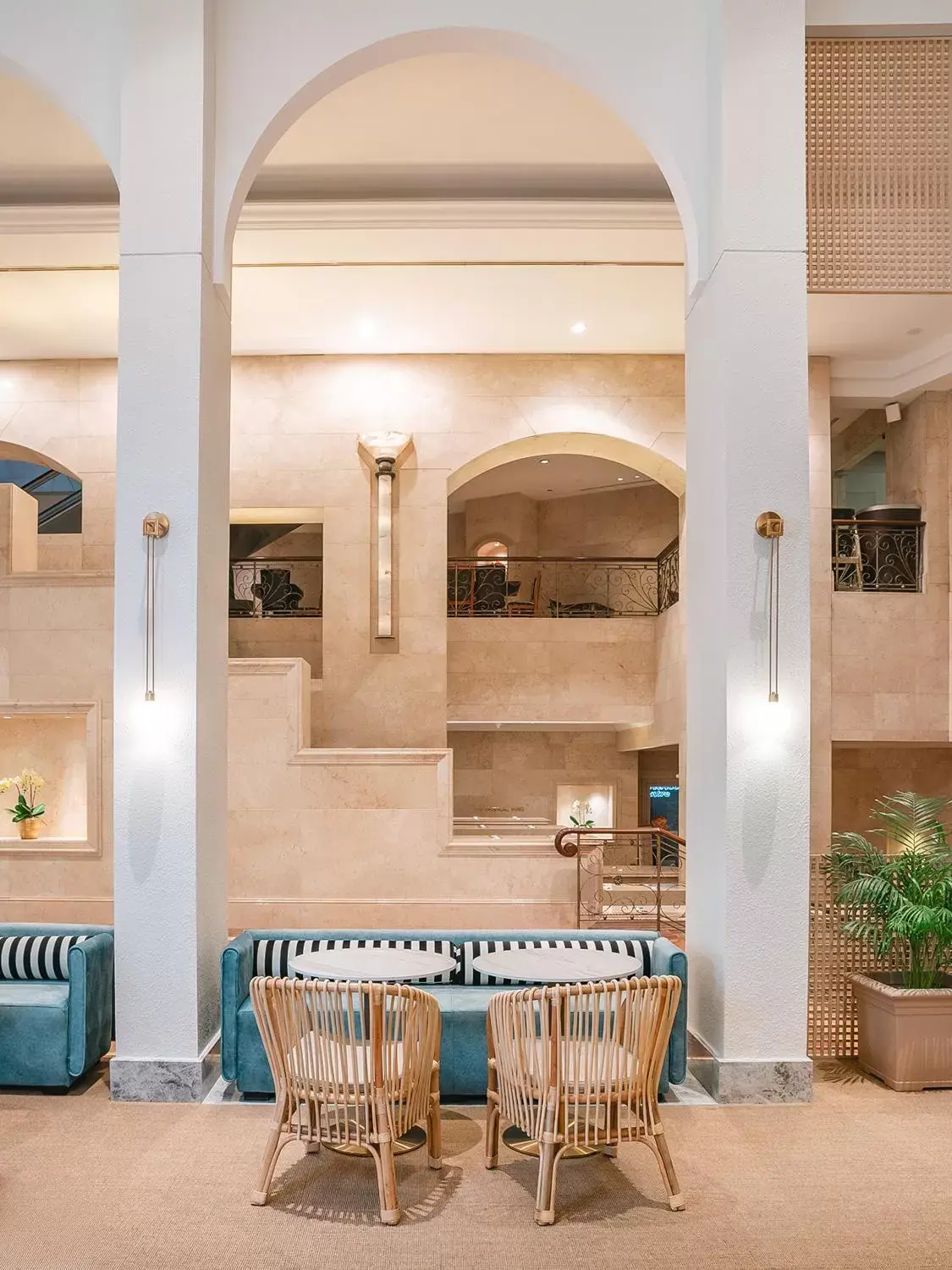 Lounge or bar in Furama RiverFront Lounge or bar in Furama RiverFront