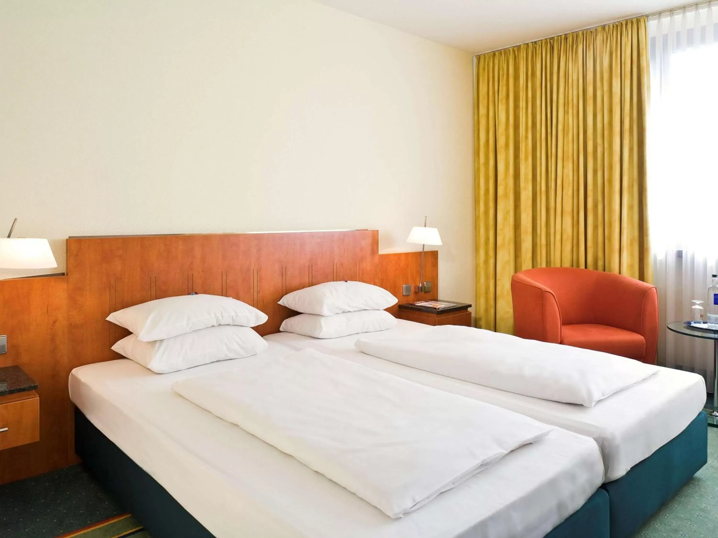 Photo of the whole room, Bed in Mercure Hotel am Messeplatz Offenburg