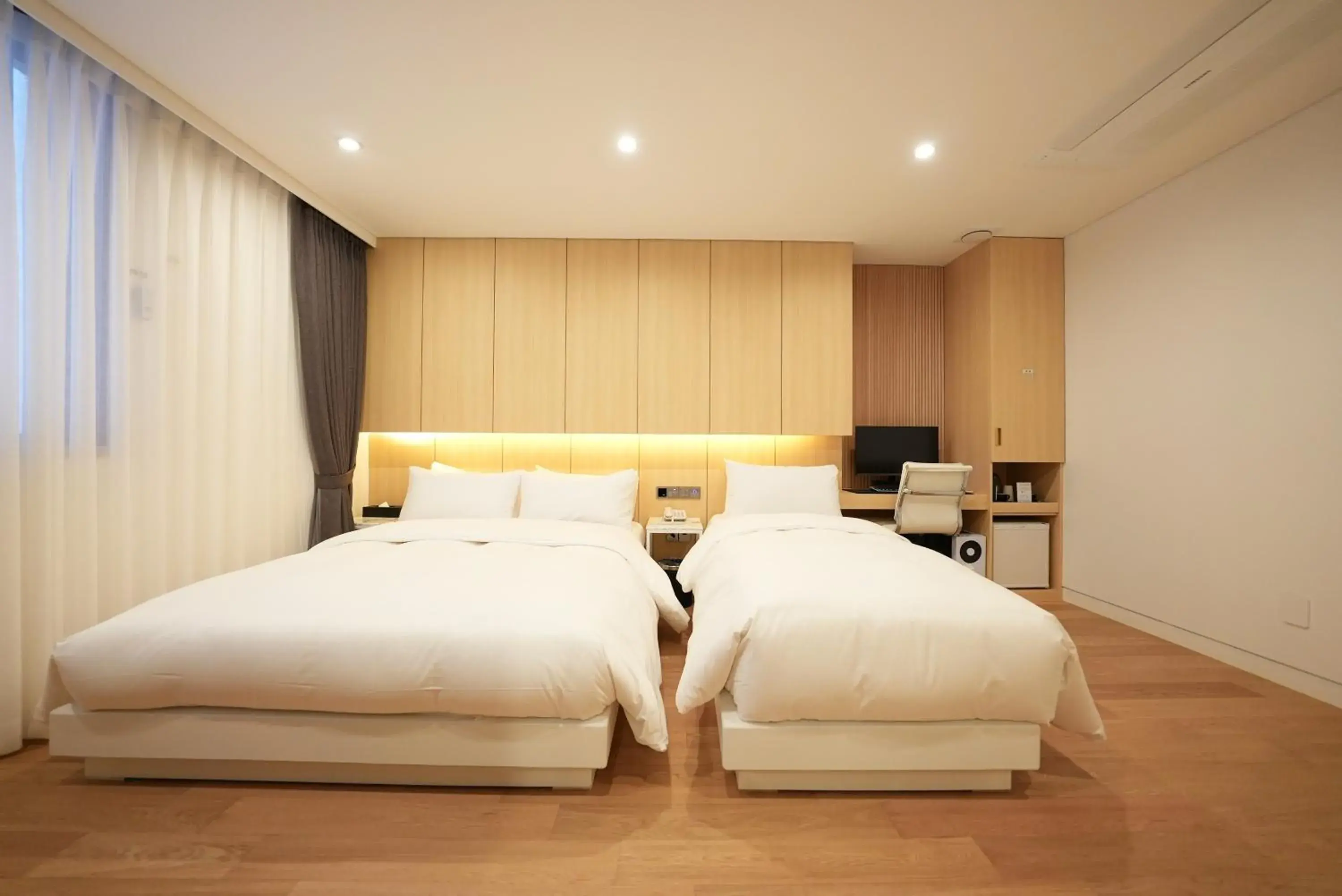 Photo of the whole room, Bed in Jongno Amare Hotel