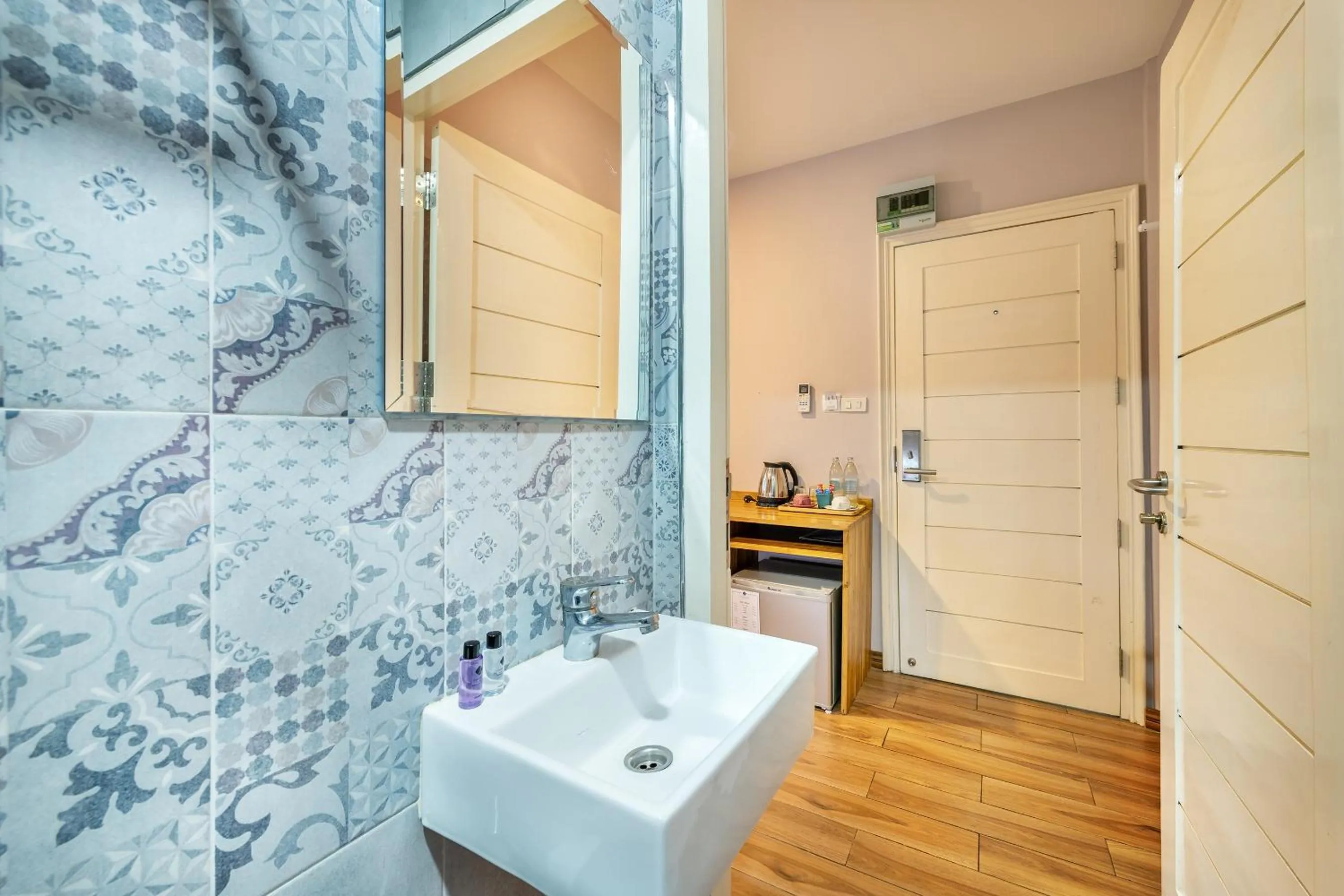 Bathroom in De Lavender Bangkok Hotel