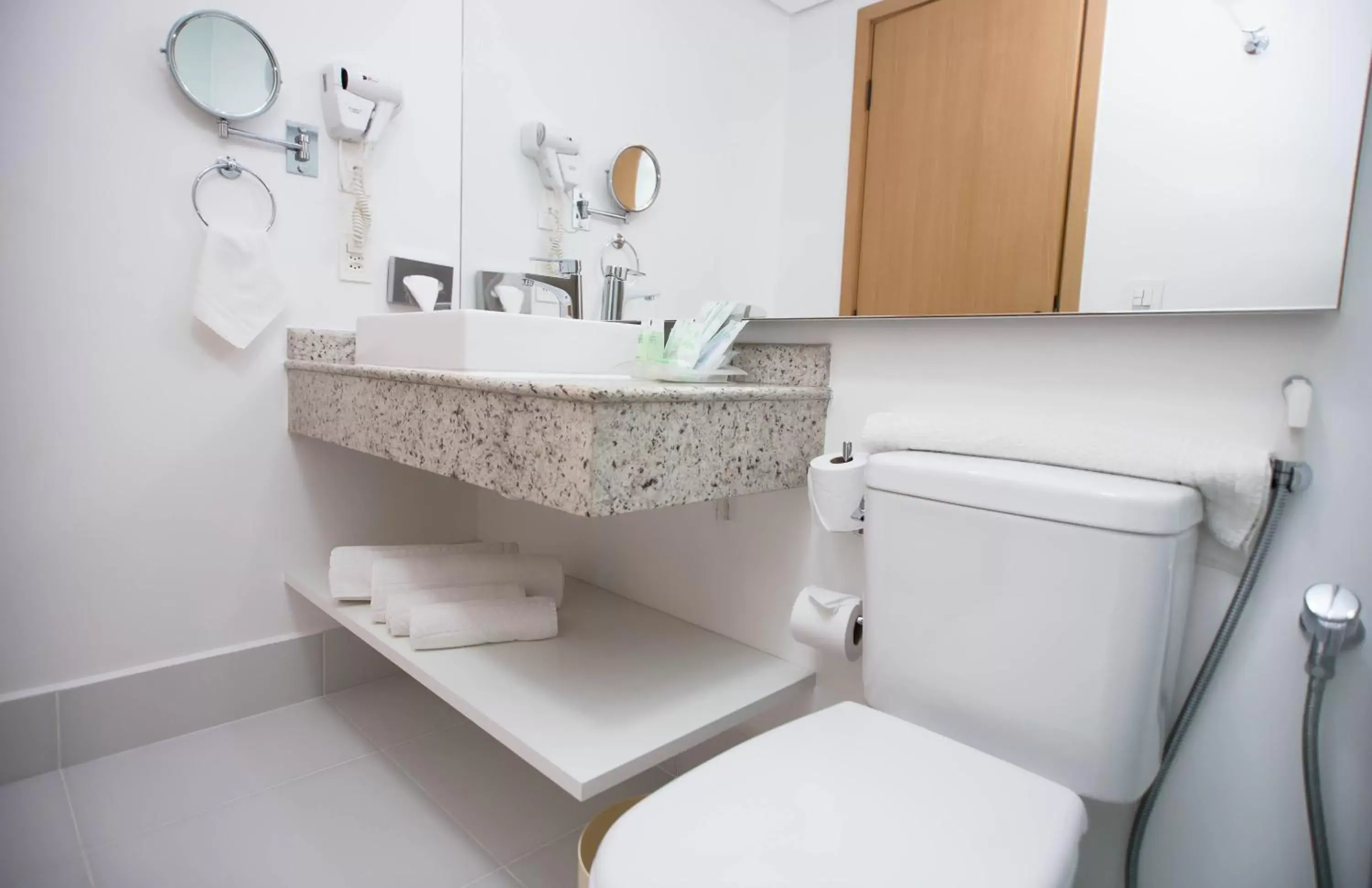 Standard Room with Two Single Beds - single occupancy - High Floor in Holiday Inn Sao Paulo Parque Anhembi by IHG Standard Room with Two Single Beds - single occupancy - High Floor in Holiday Inn Sao Paulo Parque Anhembi by IHG