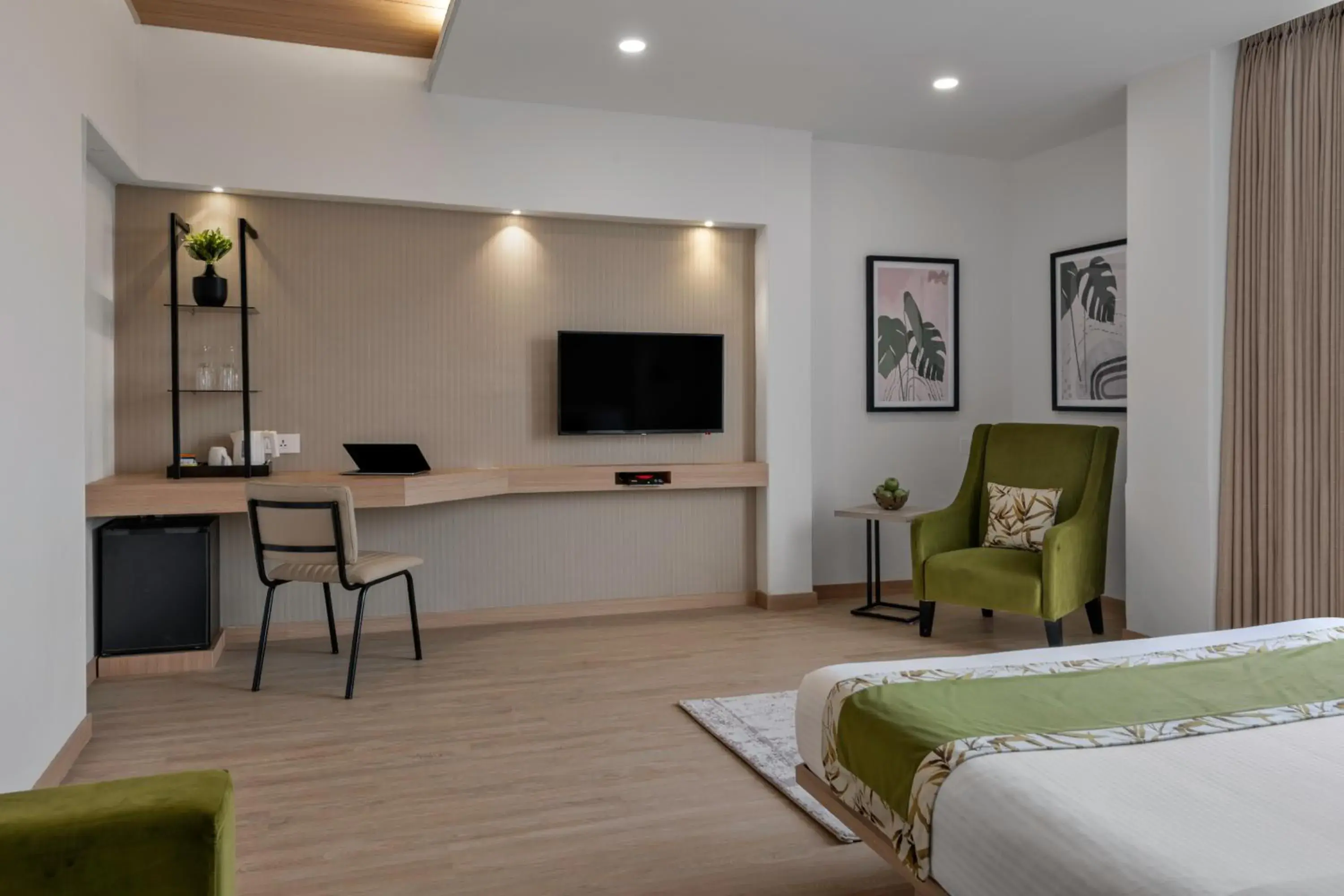 Bed in Lemon Tree Hotel, Vadodara Bed in Lemon Tree Hotel, Vadodara