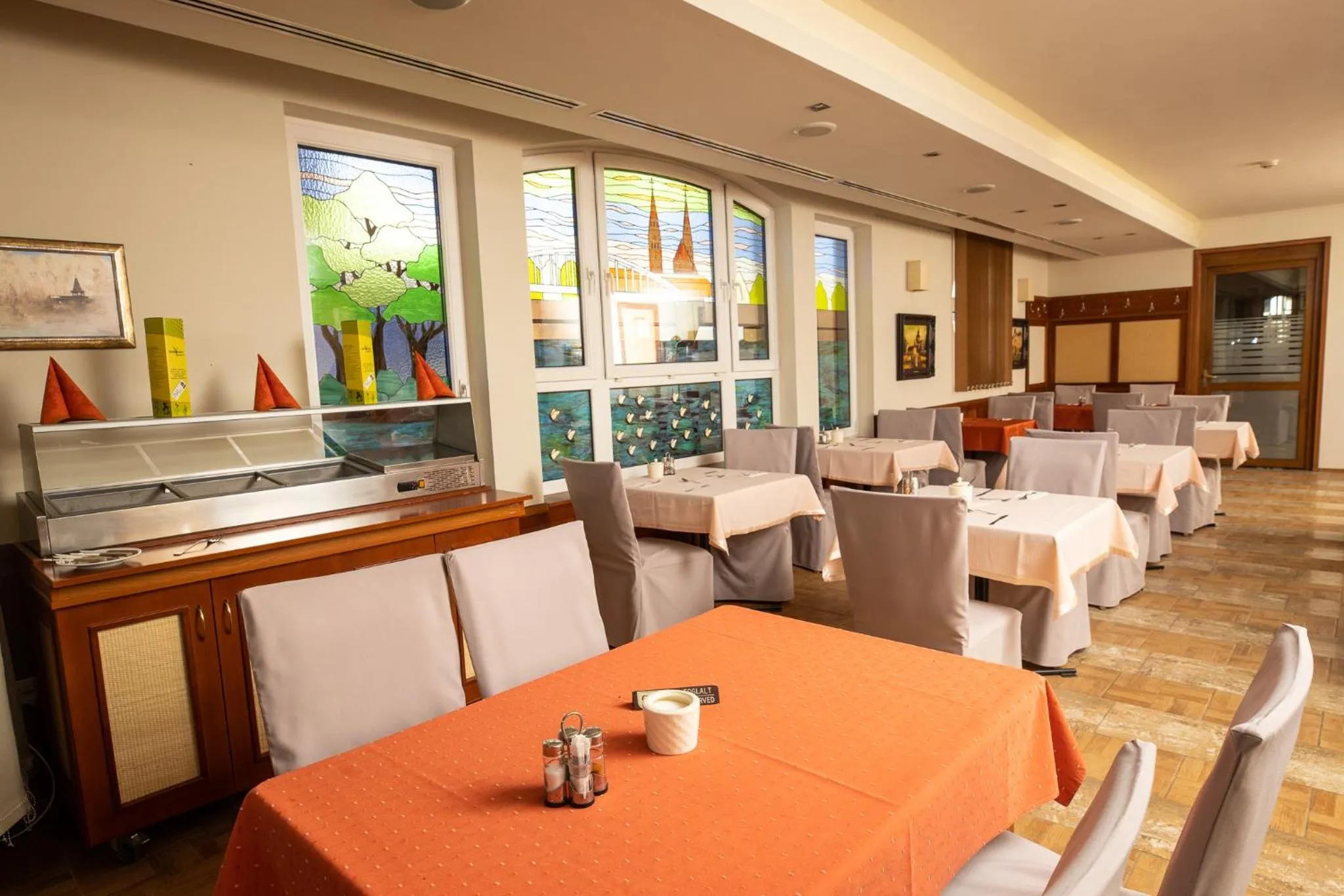 Restaurant/places to eat in Dóm Hotel