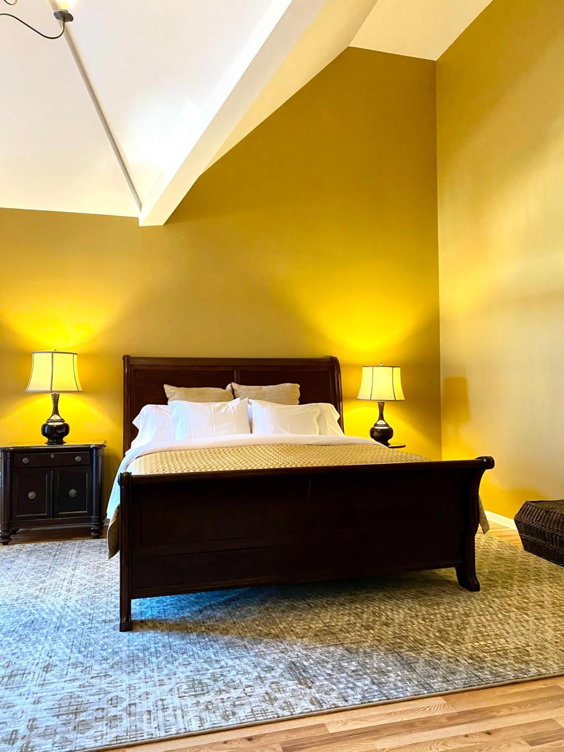 Bed in Inn on Main Hotel