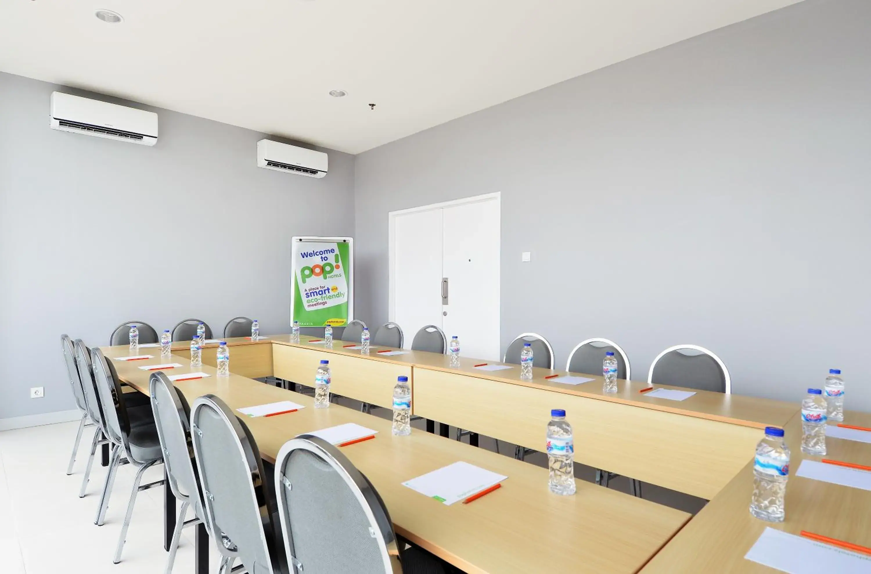 Meeting/conference room in Pop! Hotel Bsd City Tangerang