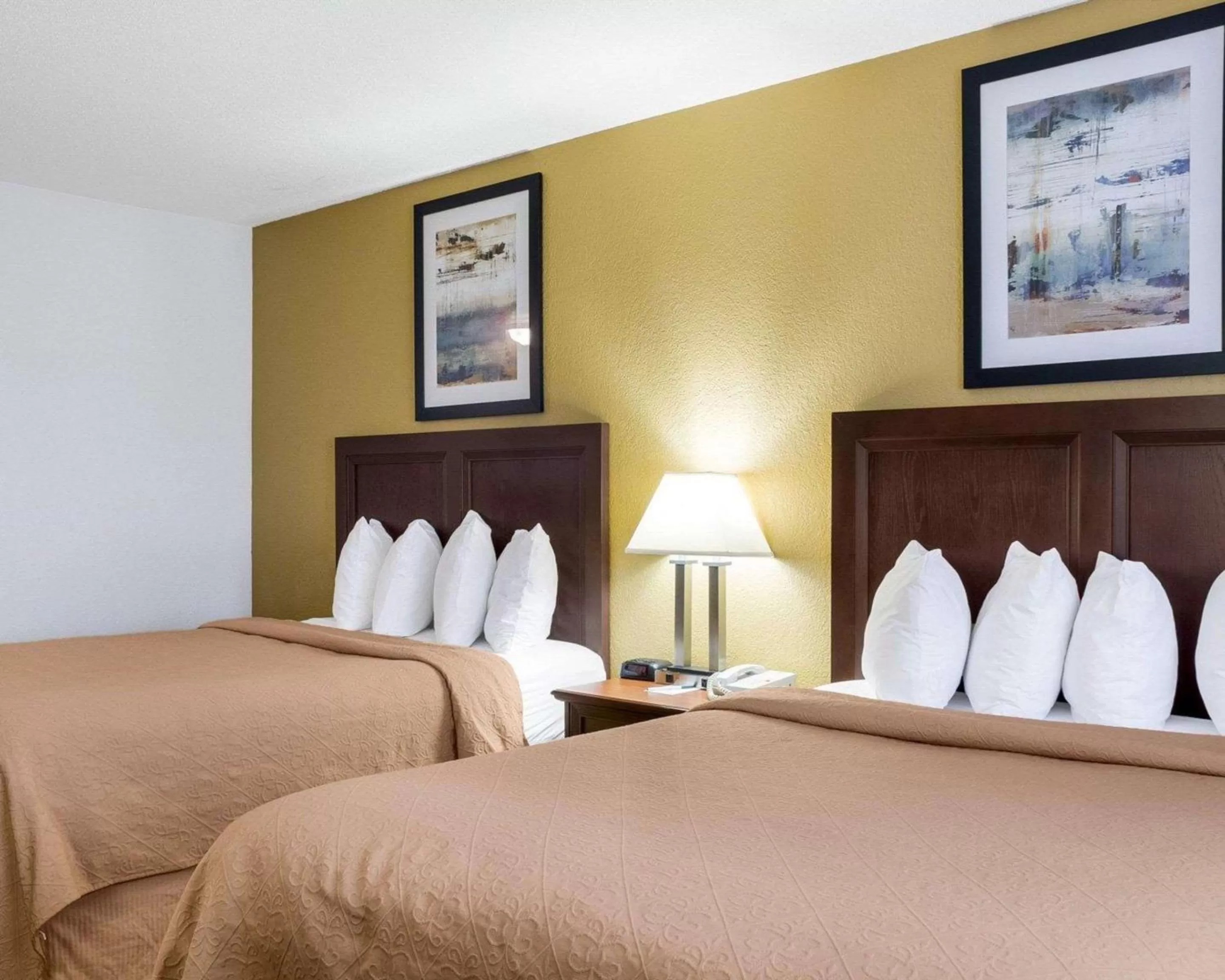 Photo of the whole room, Bed in Quality Inn Oacoma - Chamberlain