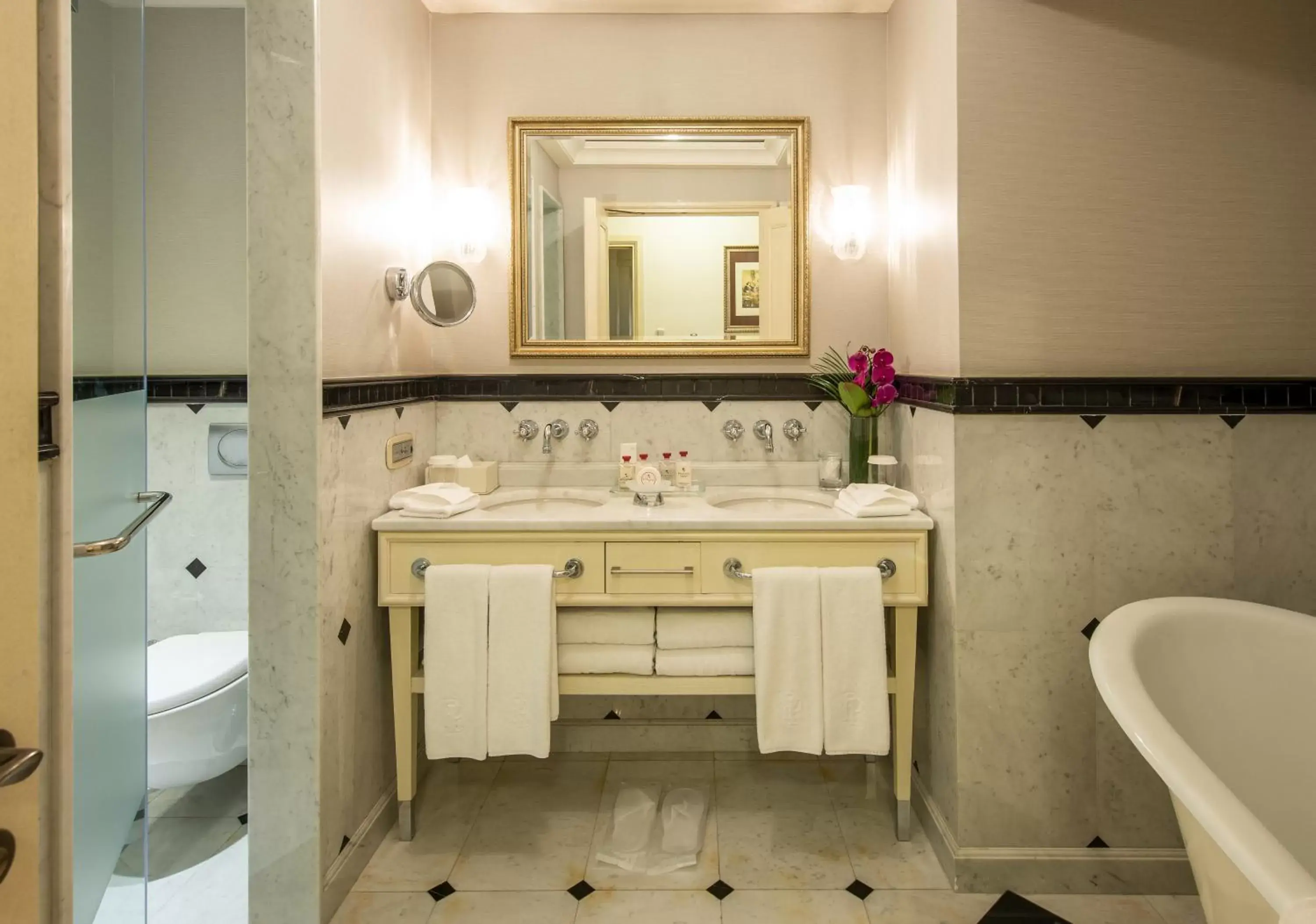 Bathroom in Pera Palace Hotel