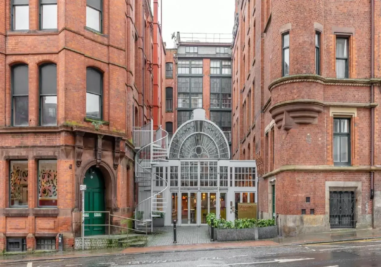 Property building in Whitworth Locke Property building in Whitworth Locke