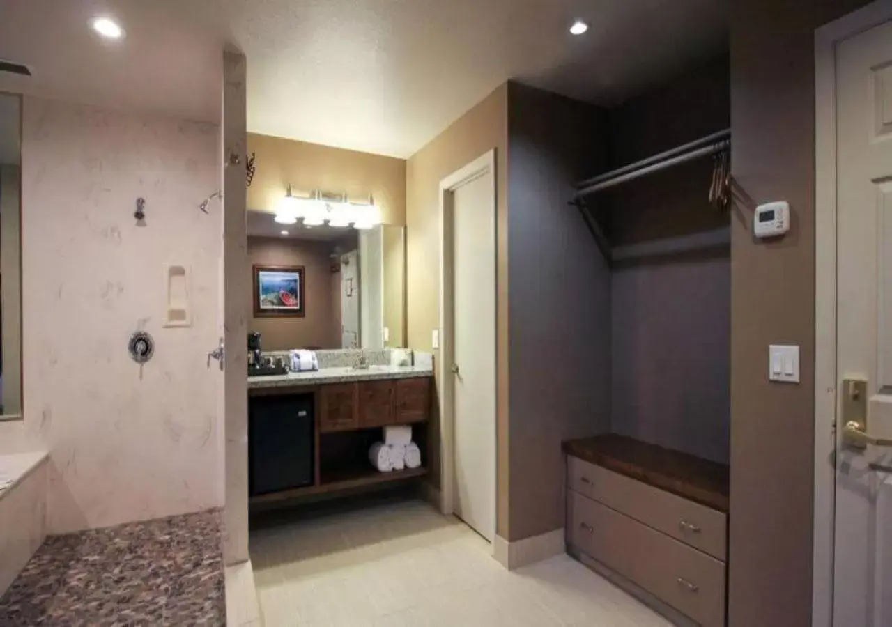 Bathroom in Postmarc Hotel and Spa Suites
