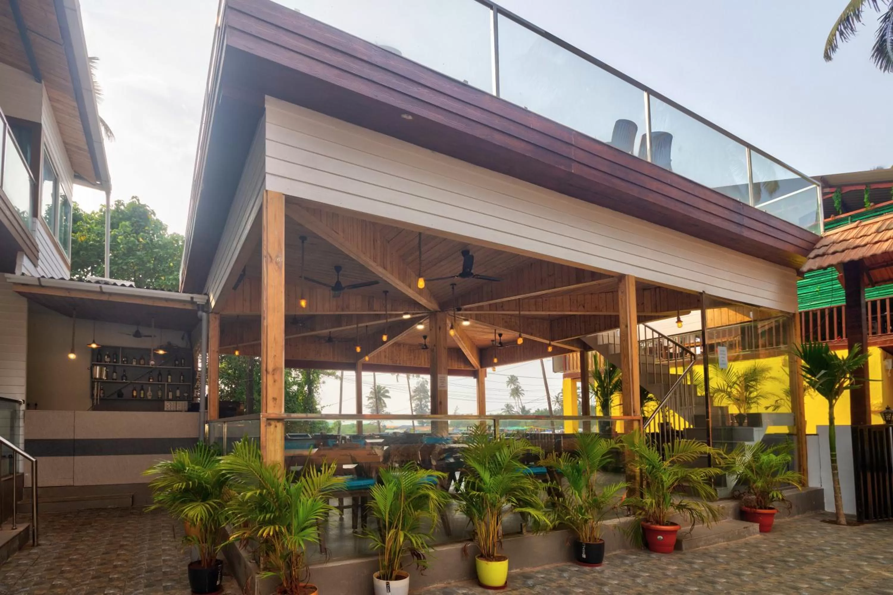 Restaurant/places to eat in Oceano Beach Resort