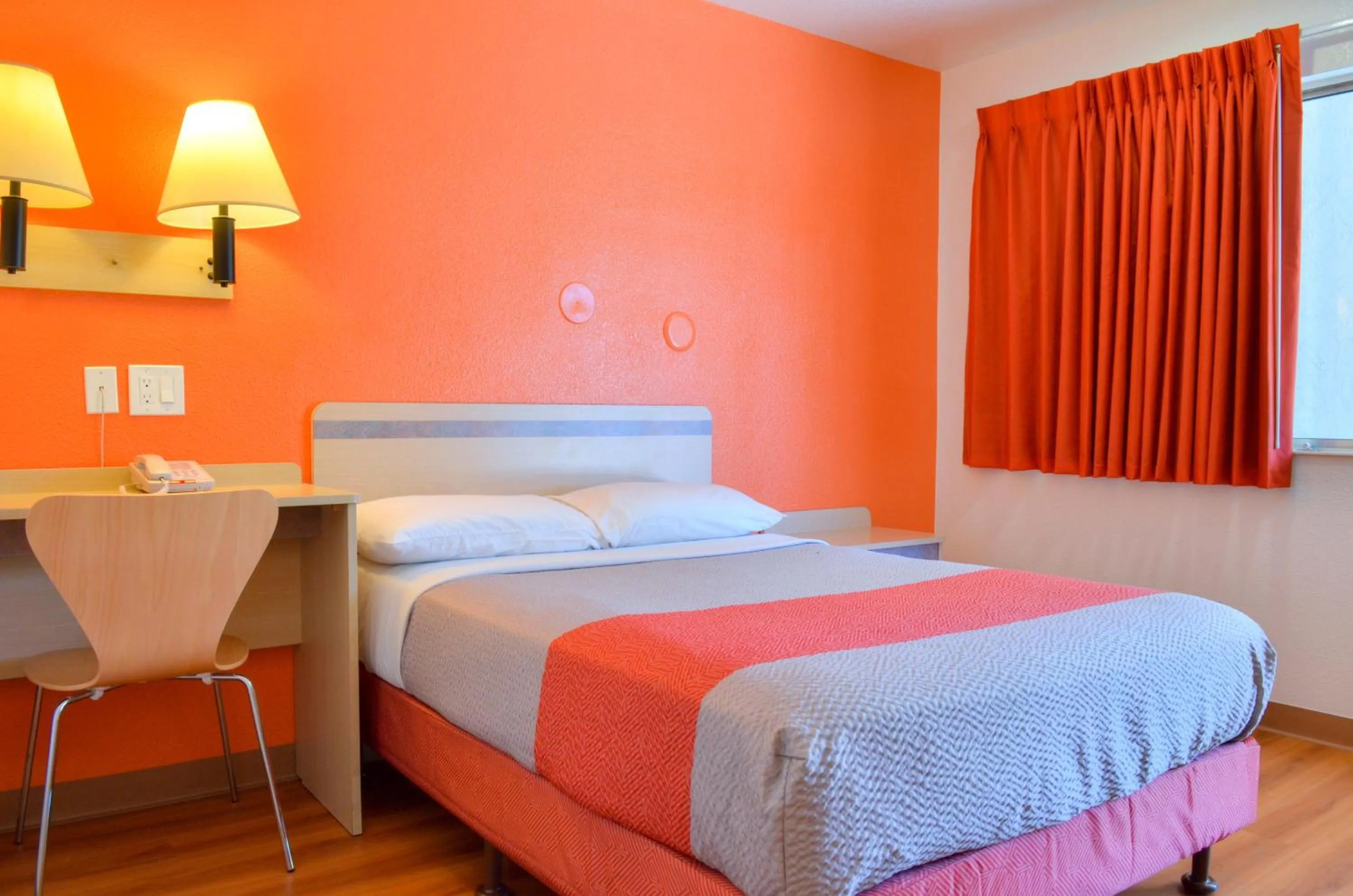 Bedroom, Bed in Motel 6-Santa Nella, CA - Los Banos - Interstate 5