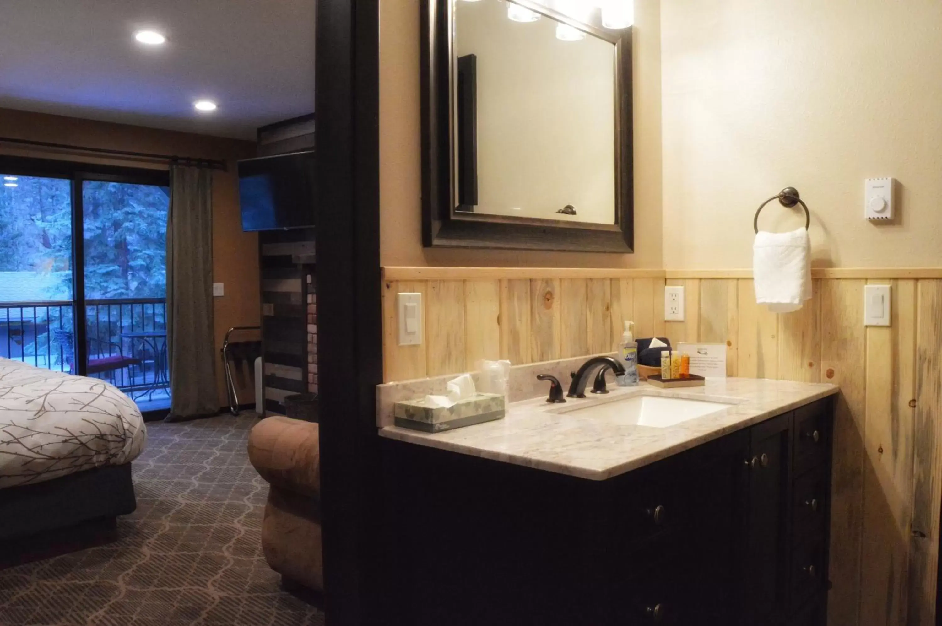 Bathroom in The Inn on Fall River & Fall River Cabins