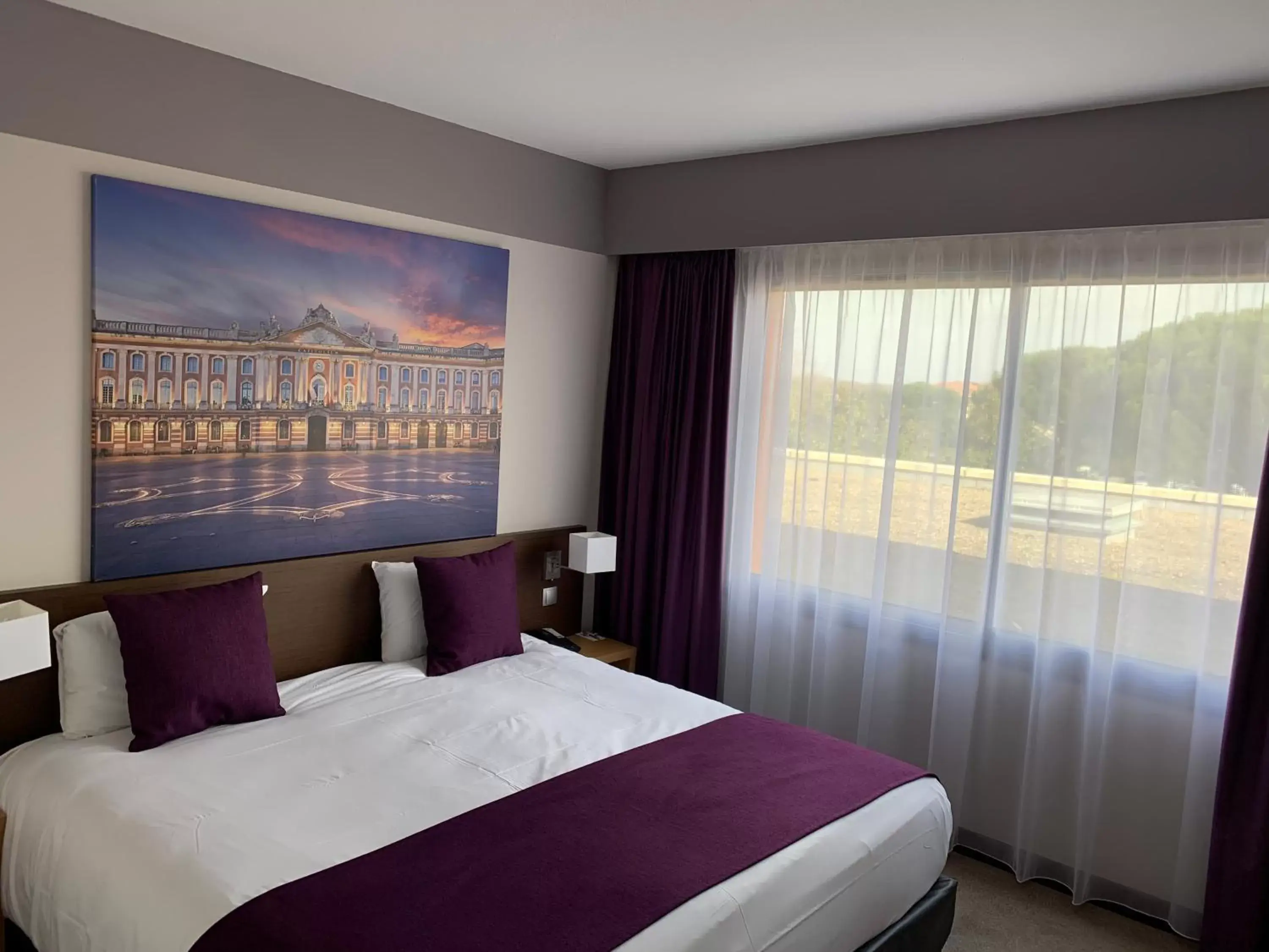 Photo of the whole room, Bed in Mercure Toulouse Aéroport Golf de Seilh