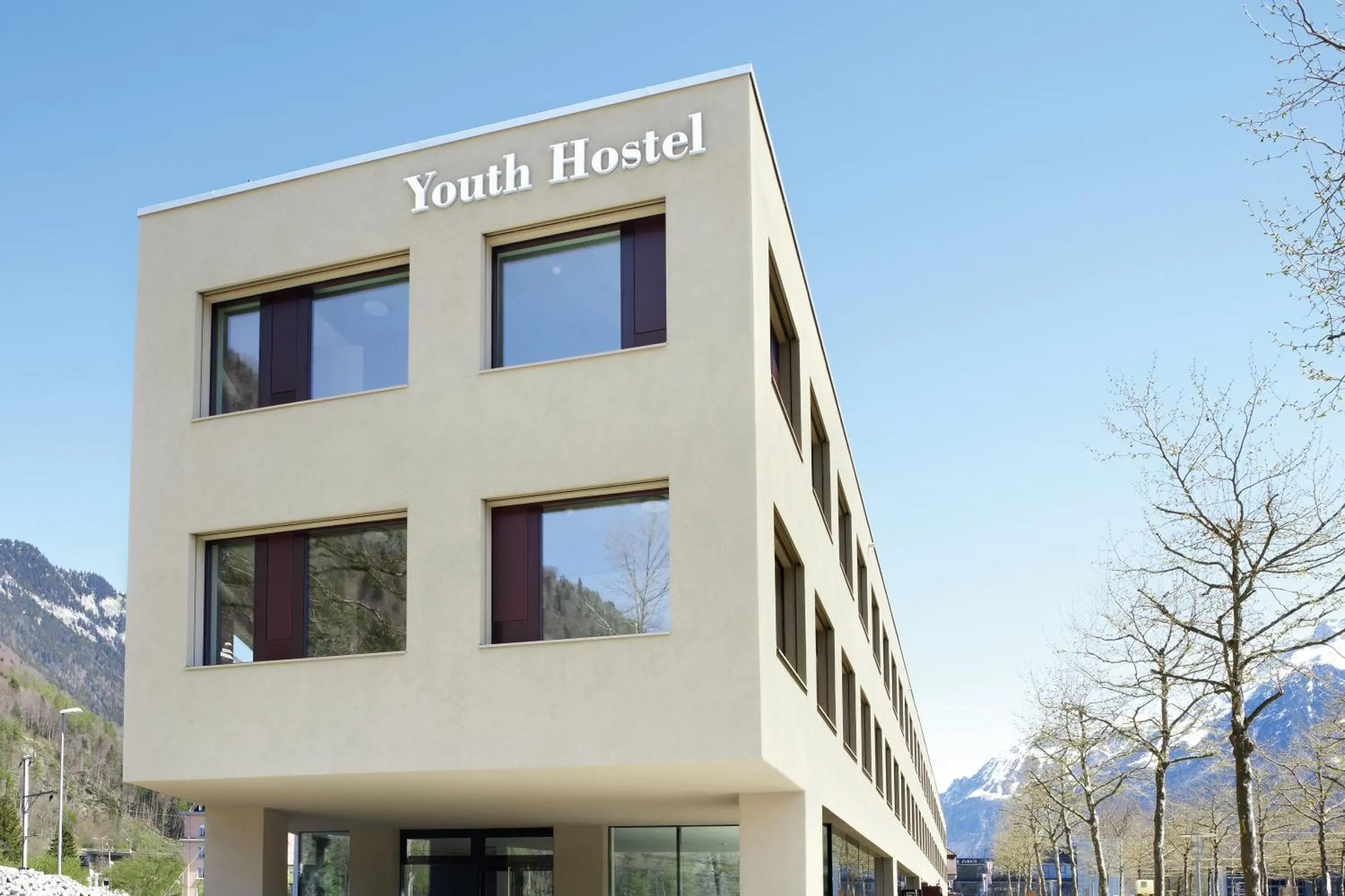 Facade/entrance, Property Building in Interlaken Youth Hostel