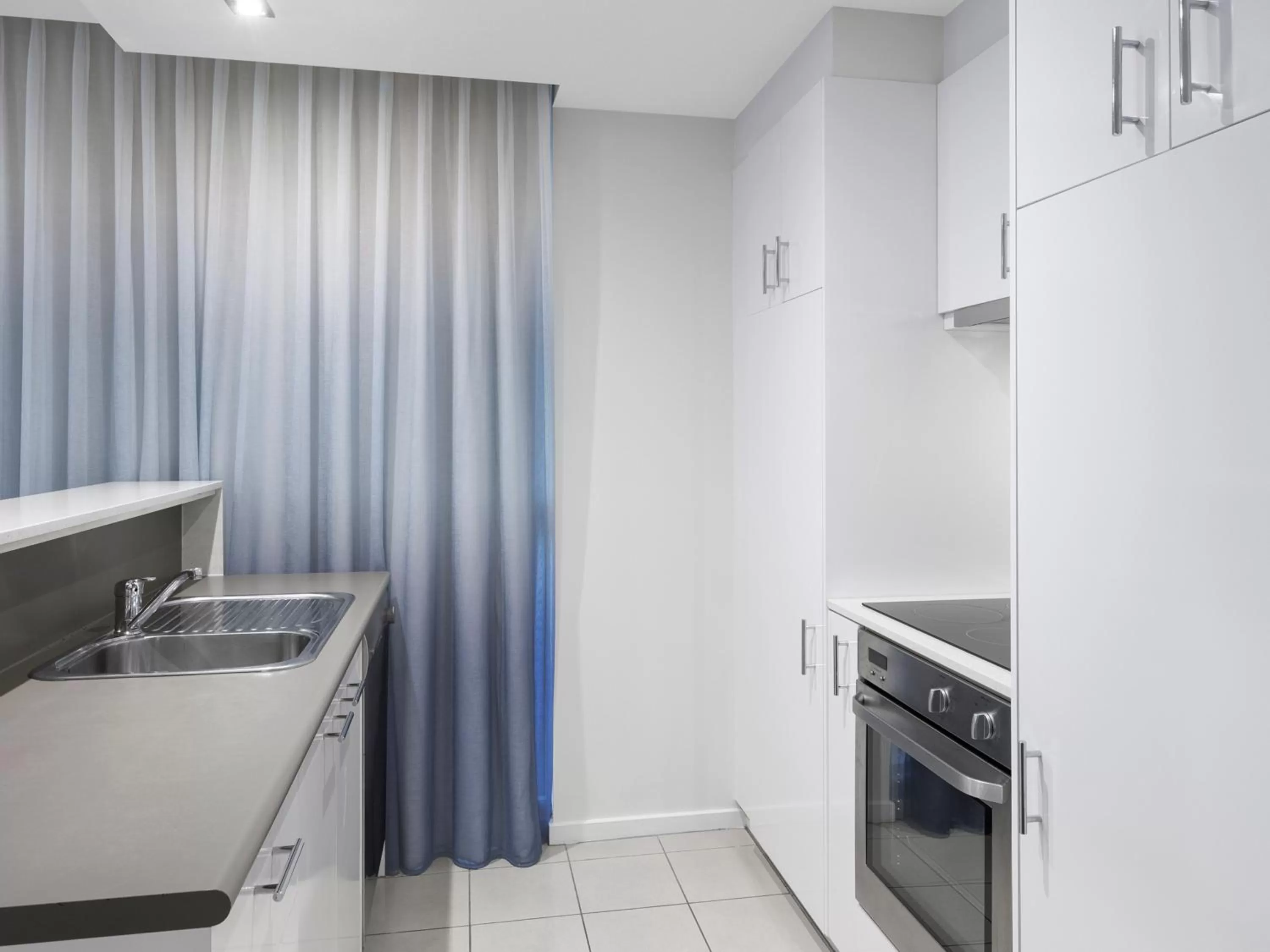 Kitchen or kitchenette in Brady Apartment Hotel Flinders Street