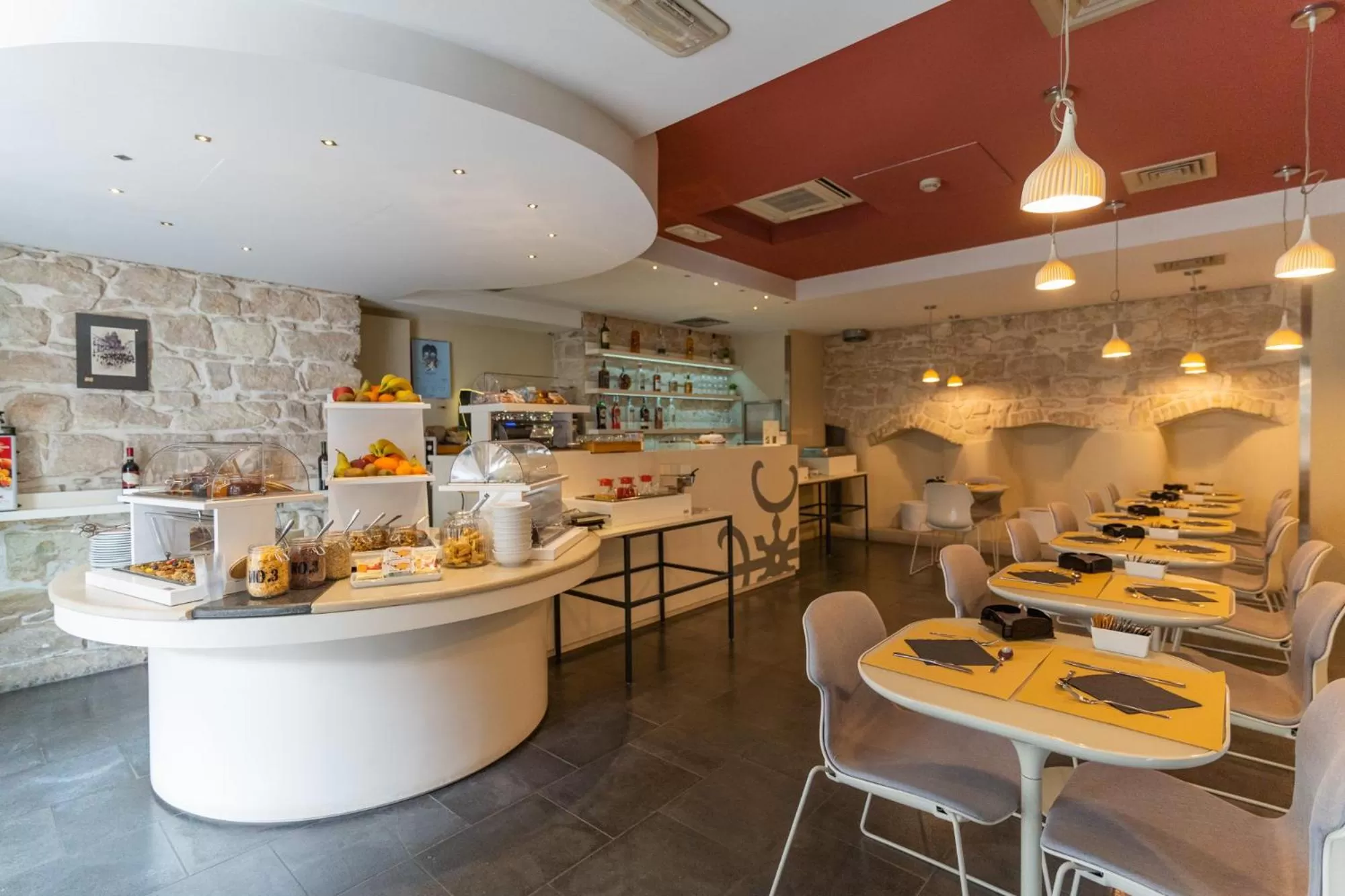 Restaurant/places to eat in El Homs Palace Hotel