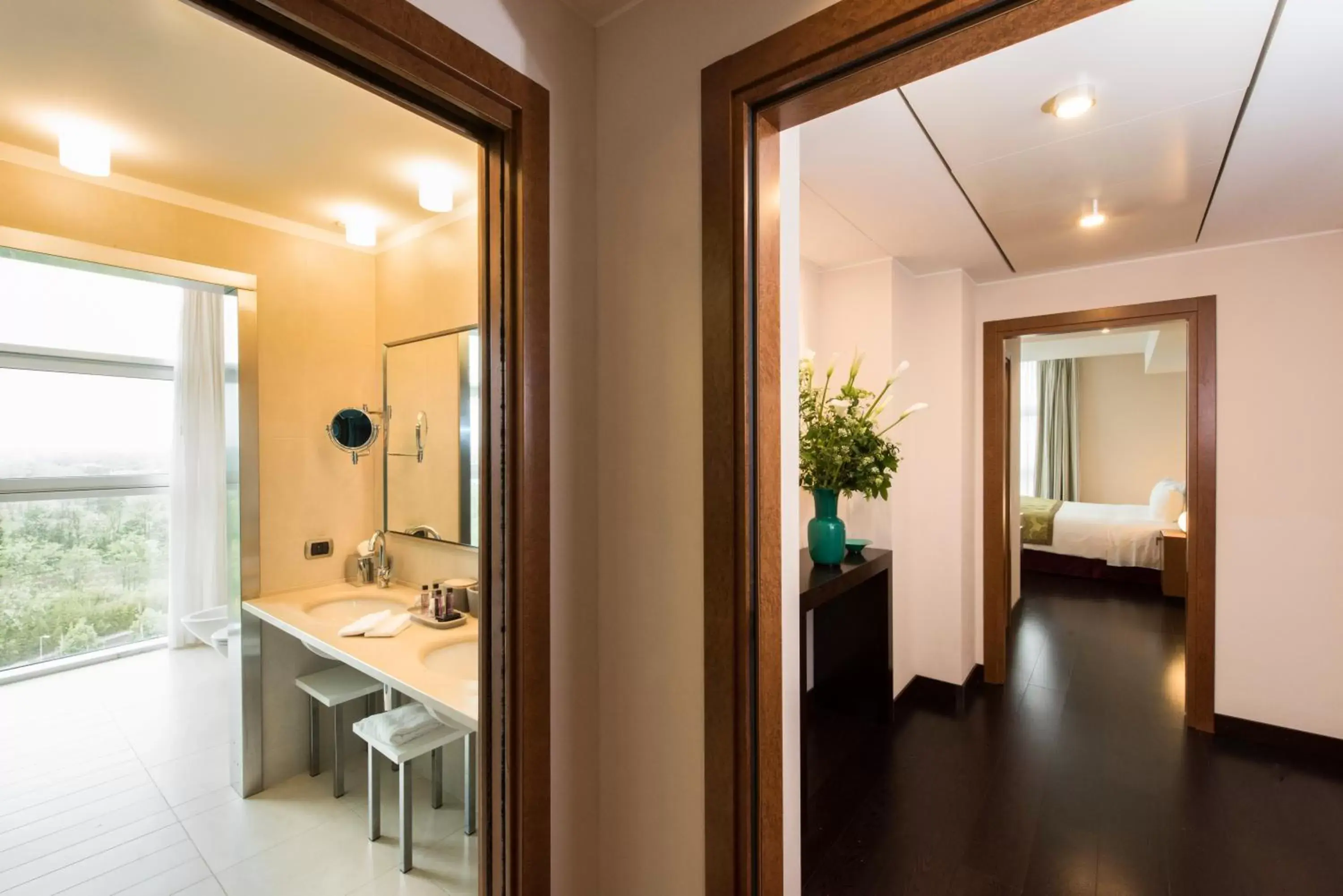 Dining area, Bathroom in Best Western Premier BHR Treviso Hotel