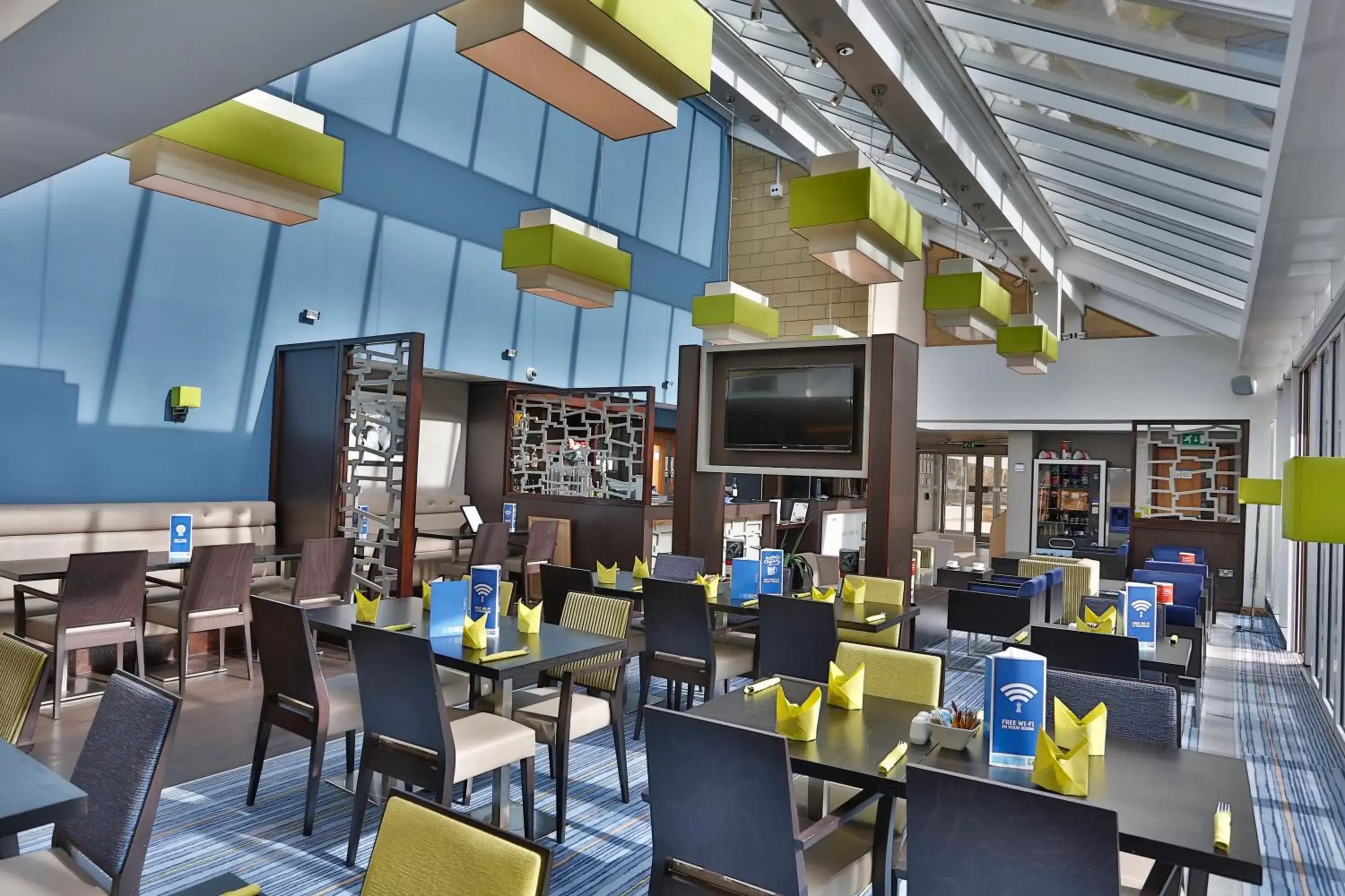 Lobby or reception, Restaurant/Places to Eat in Holiday Inn Express Windsor, an IHG Hotel