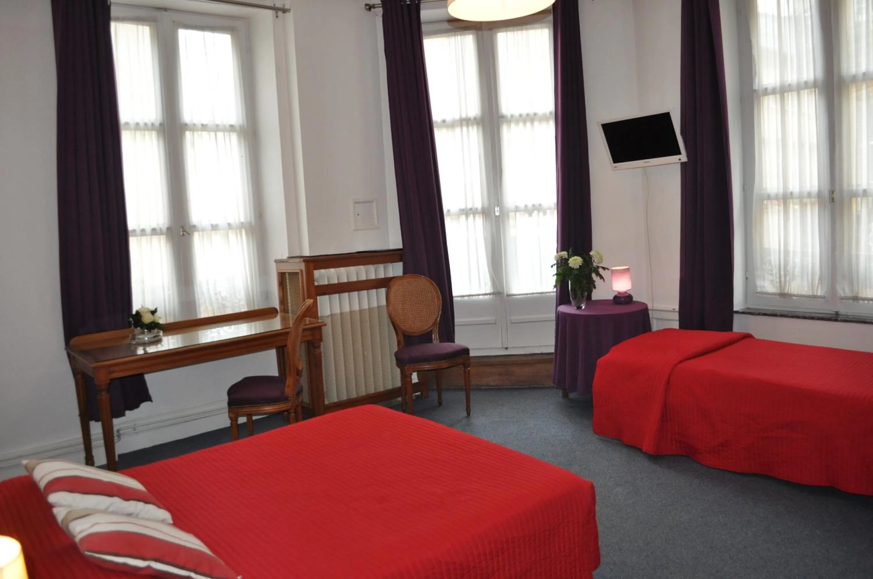 Bedroom in Hôtel du Centre