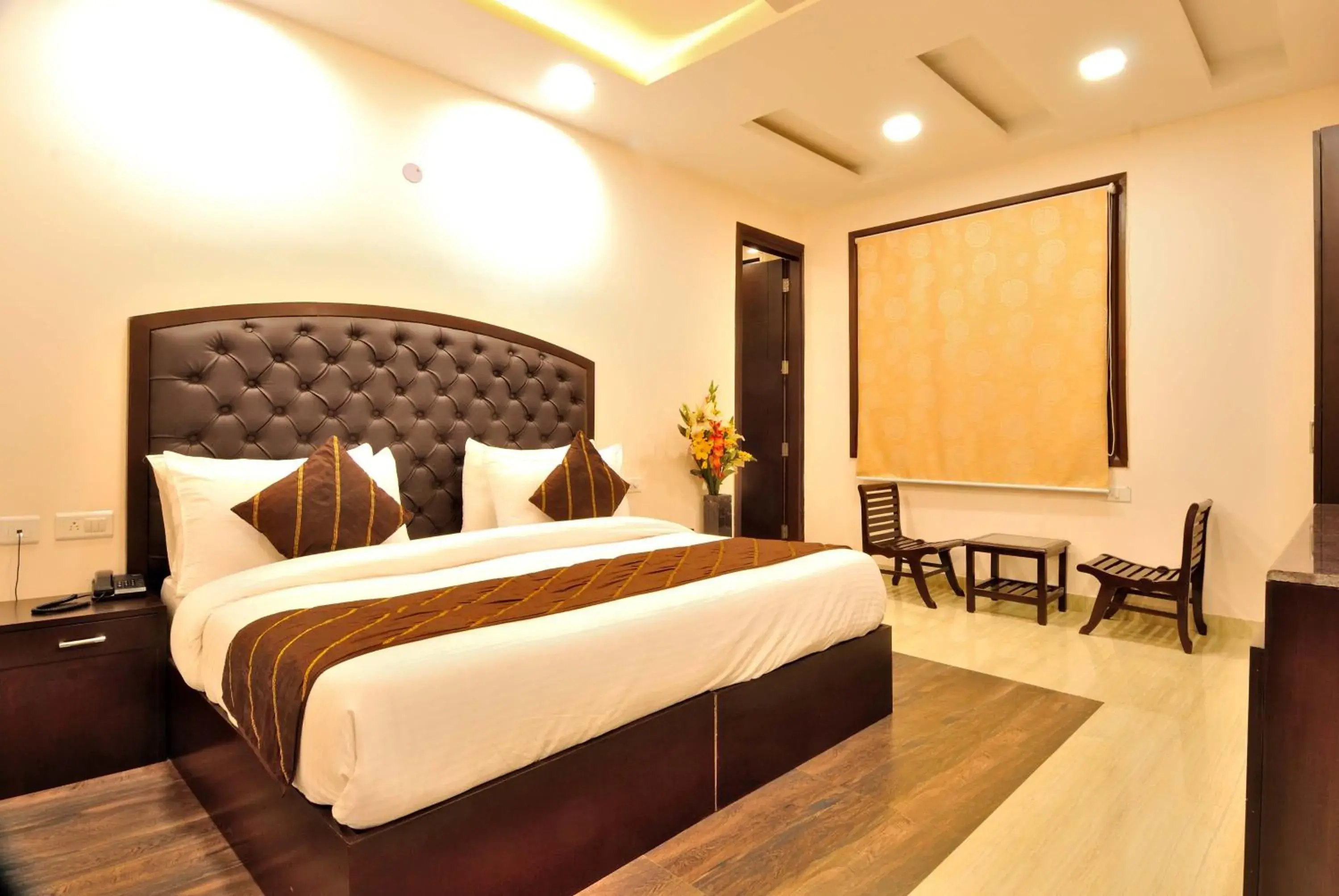 Bedroom, Bed in Hotel Kings Inn, Karol Bagh, New Delhi