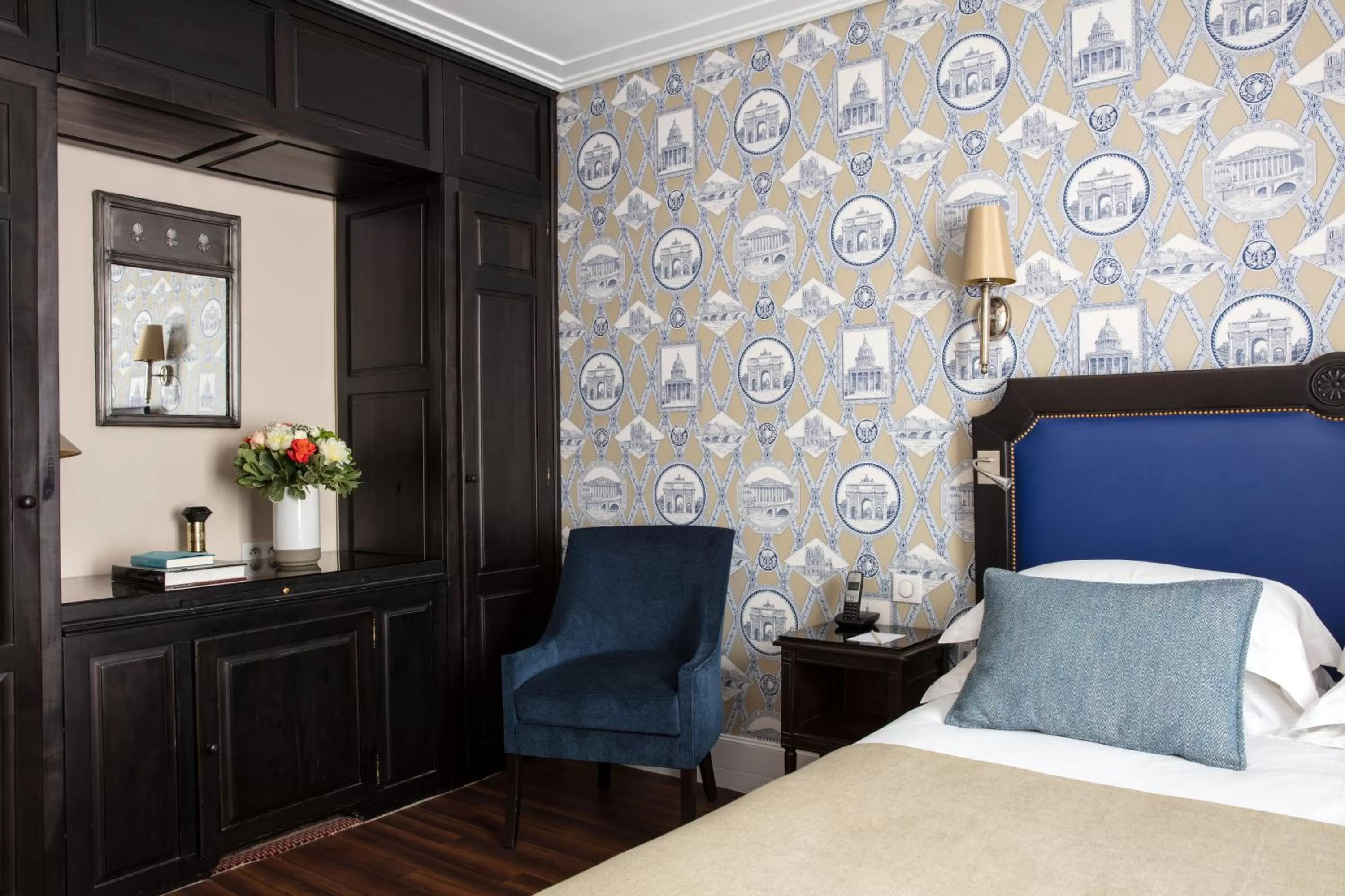 Photo of the whole room, Bed in Hôtel Serotel Lutèce