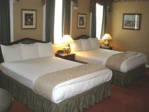 Bed in Waynebrook Inn